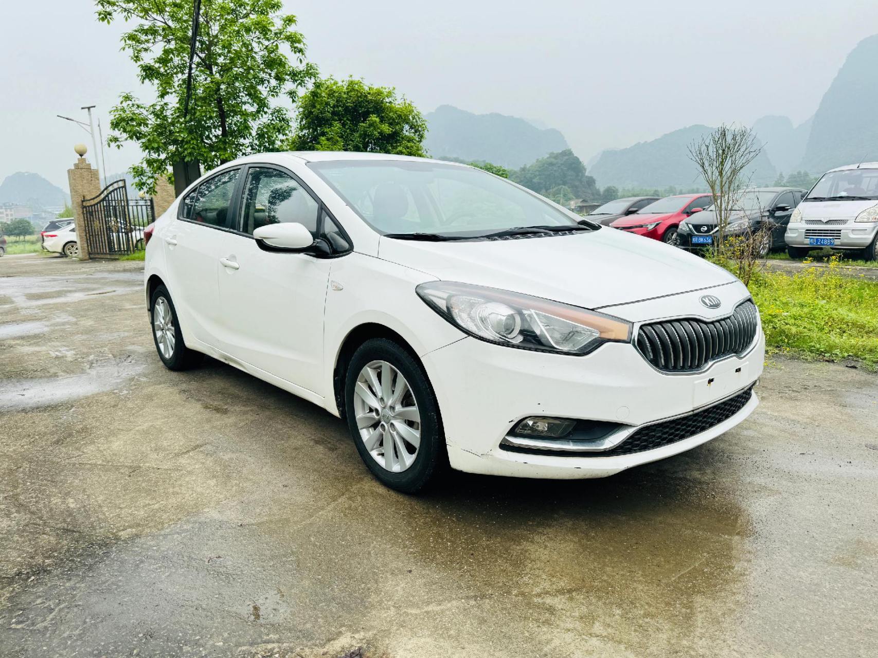 刚刚到店16年起亚k3极品车况,,1.