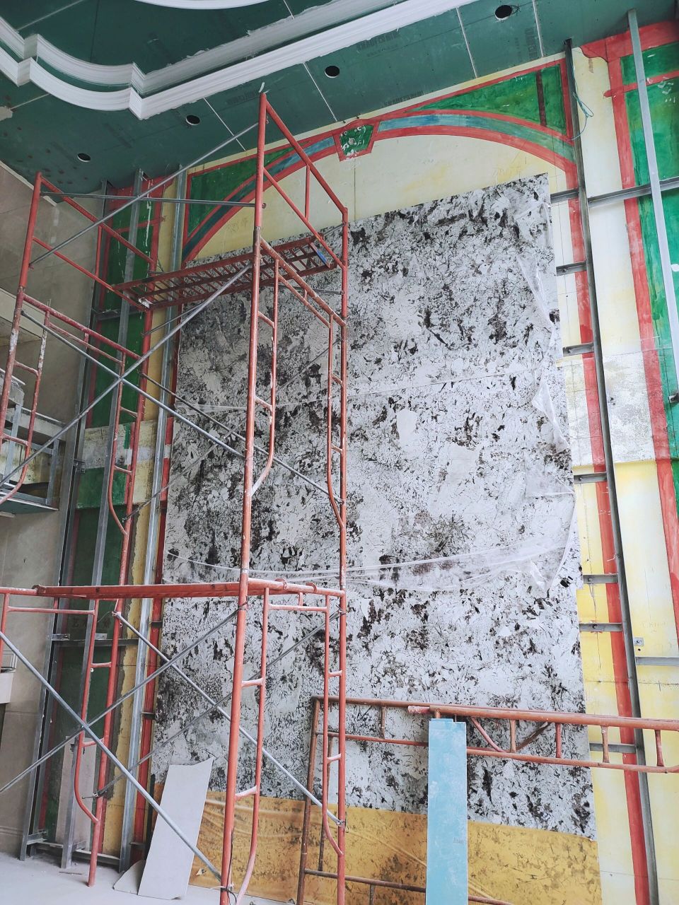 挑空别墅大理石安装 挑空客人大理石安装,现场对接框架结构