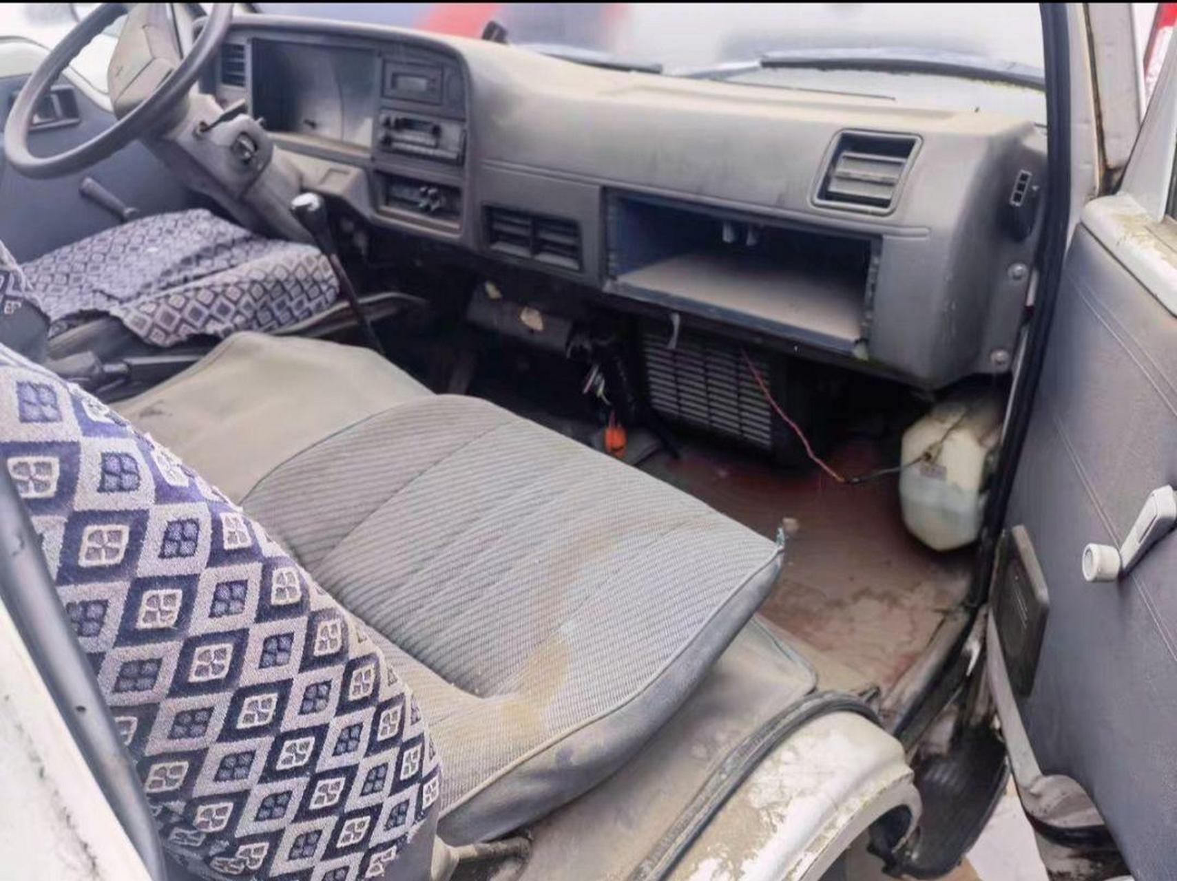 童年回忆 #一代人的回忆 #怀旧 一汽解放ca6440   面包车   一代鹊哪