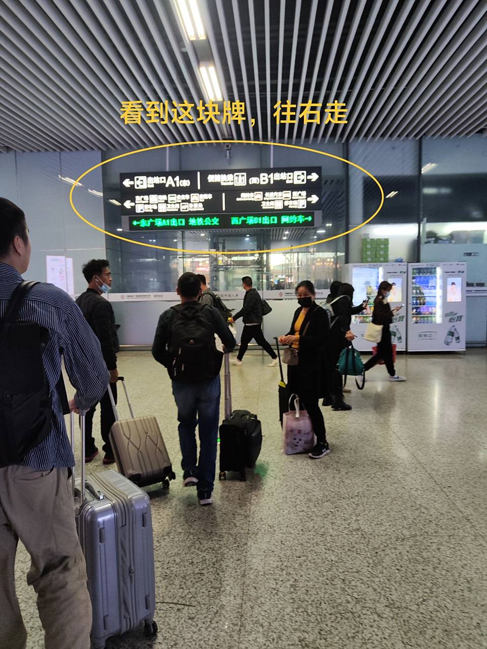 深圳北站换乘 166上电梯就能看到图一的牌牌,向右走 266路过图二