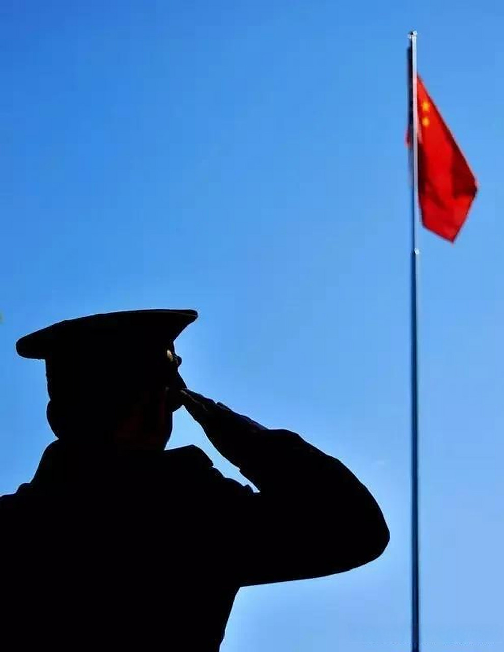 保安给业主敬礼的话,业主也应当还礼