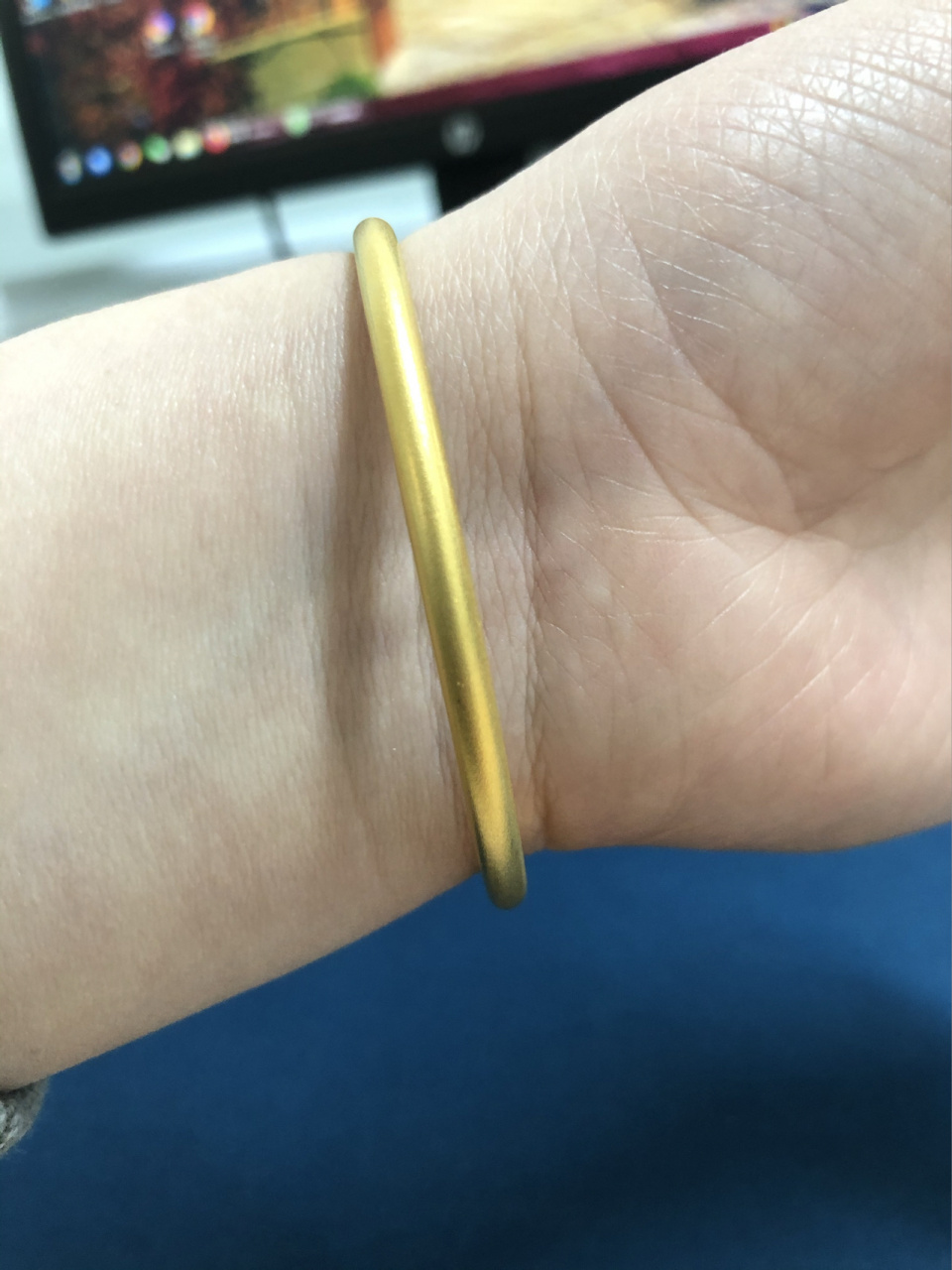 老凤祥的金手镯 老凤祥的金手镯,35克,是实心的吗,会不会变形