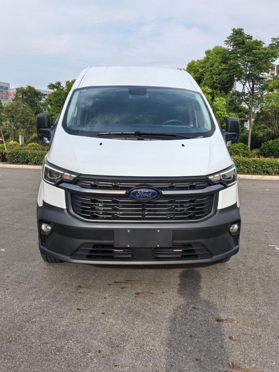 拿下23年23款福特全顺,短轴中顶, 2.