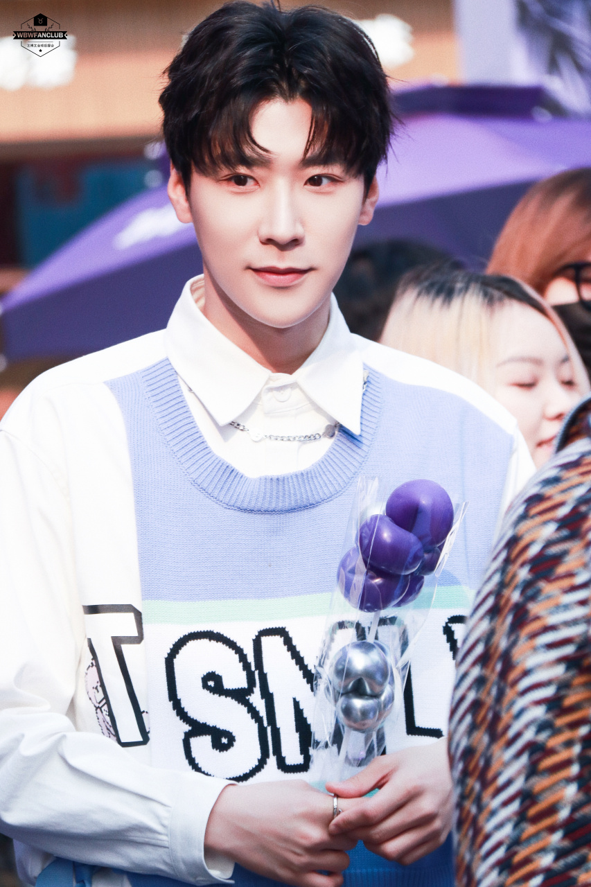 王博文的记事本##王博文中国乒乓#  230203|urban decay快闪探店  每