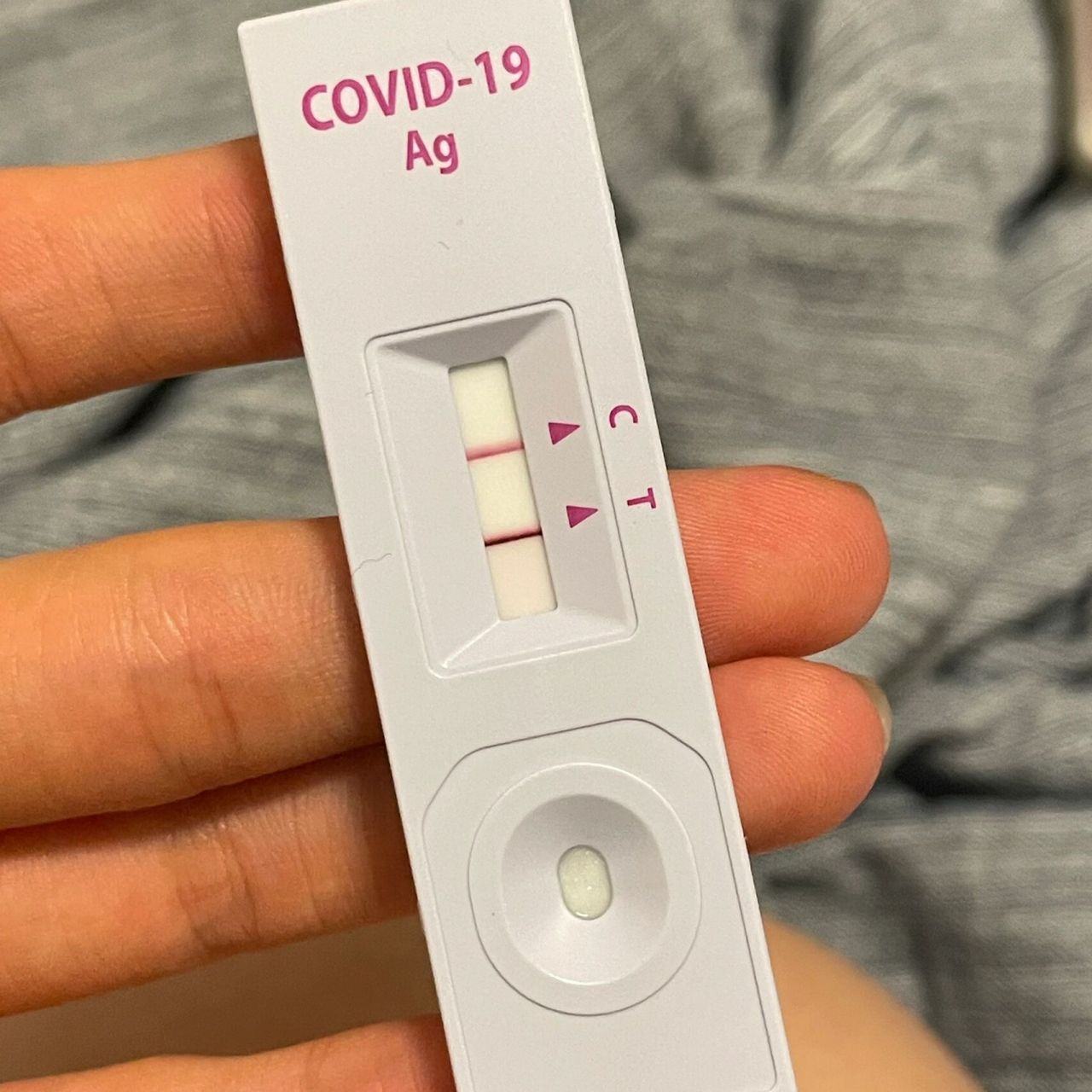 positive 我们住在一起没过两天后我也positive了 今天已经阳性第二天