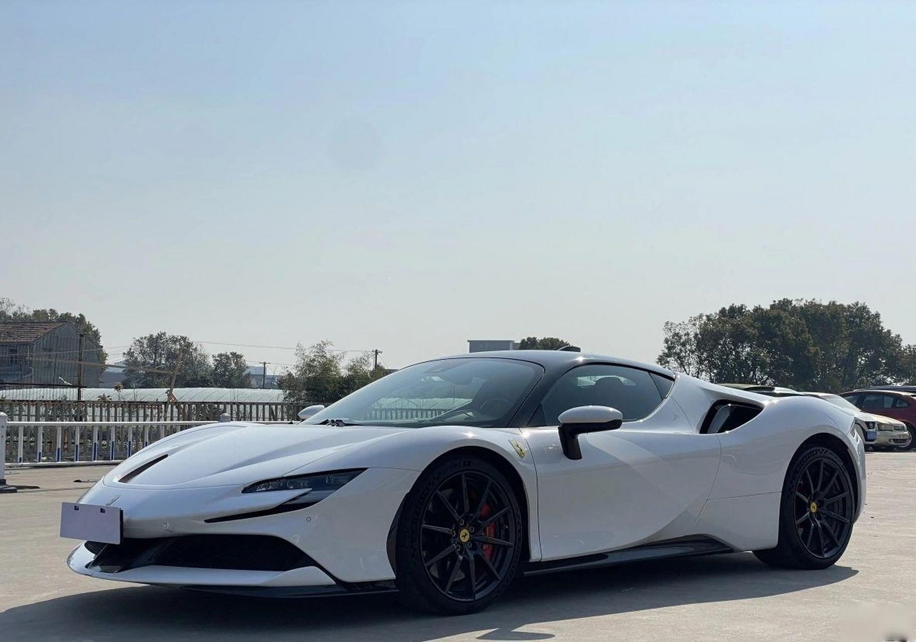 法拉利sf90sf90 上牌日期:2021年5月 表显里程:1.