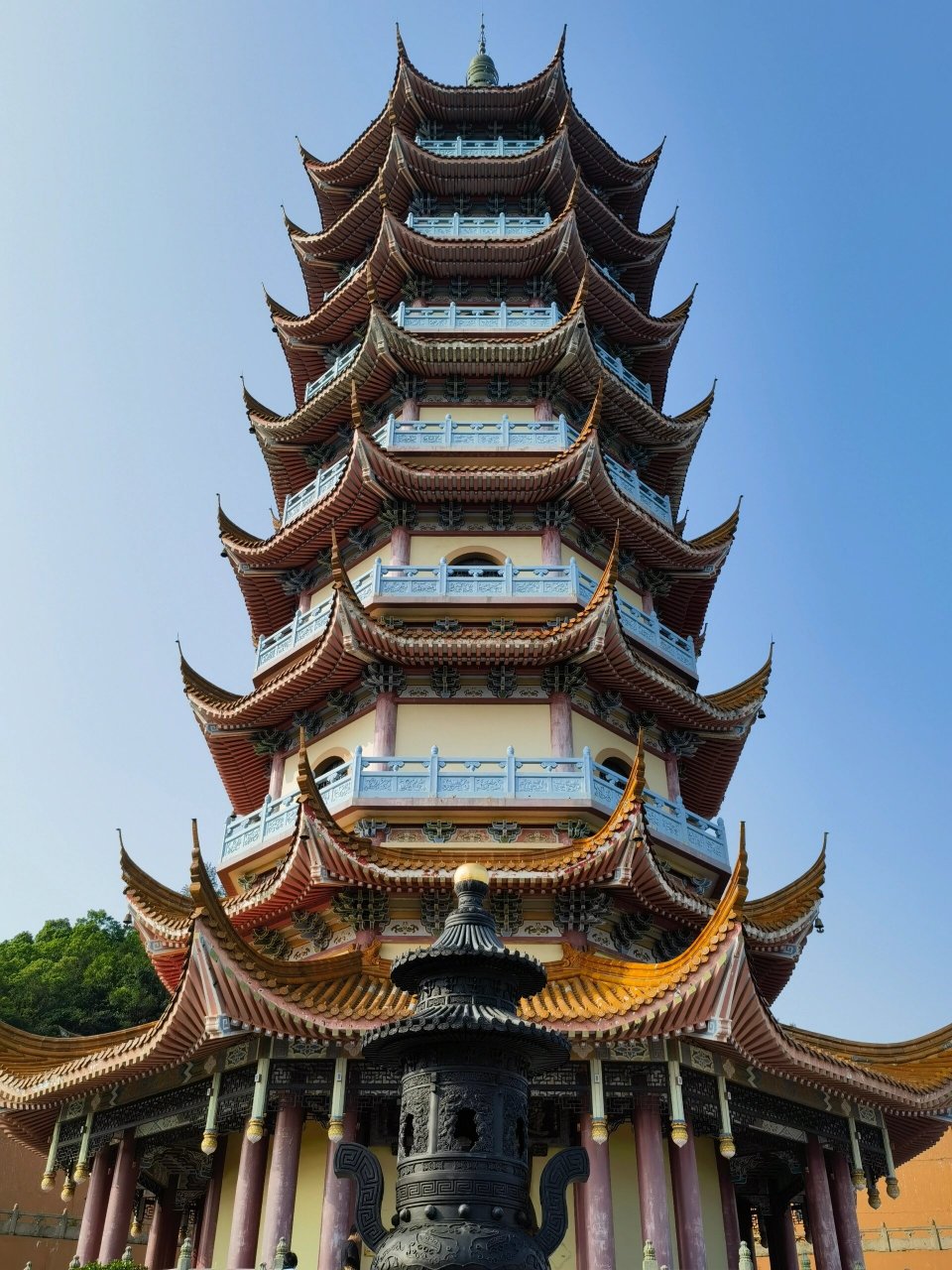 岱山磨心山景区     票价33元,还是值得一去.游览时间1个半小时