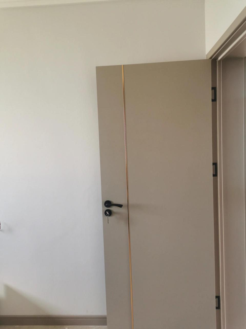 欧派卡其灰木门,想看颜色的可以参考 欧派卡其灰木门,想看颜色的可以