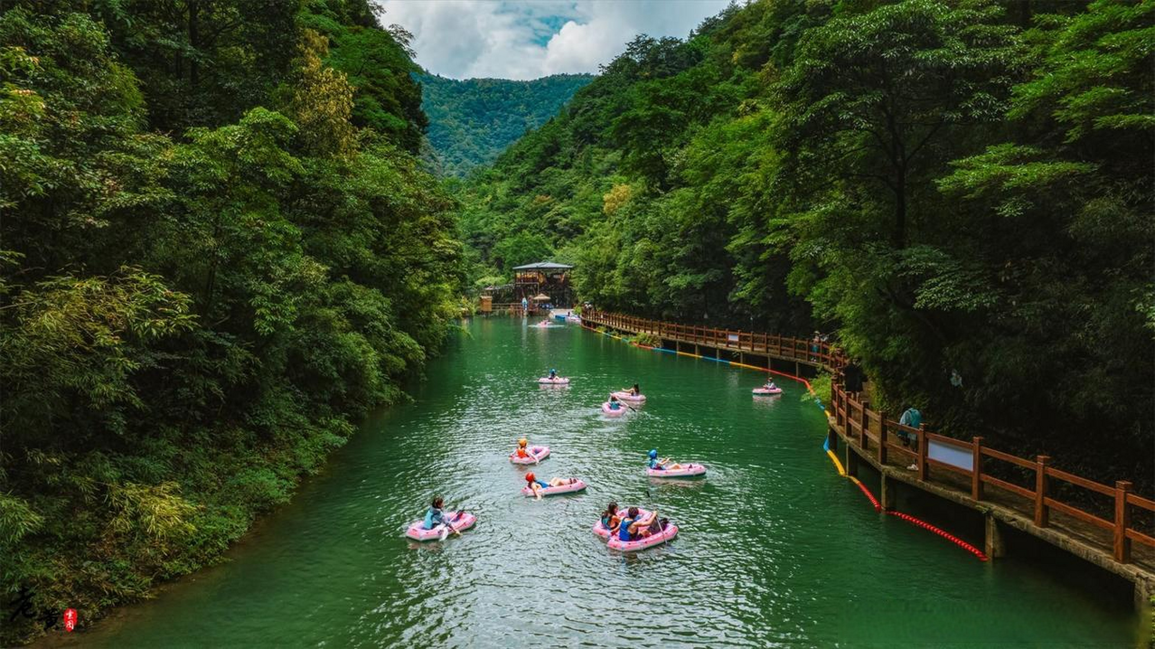 这里叫碧潭幽谷,而溪降项目则是今年在碧潭幽谷全新打造的,全长1080米