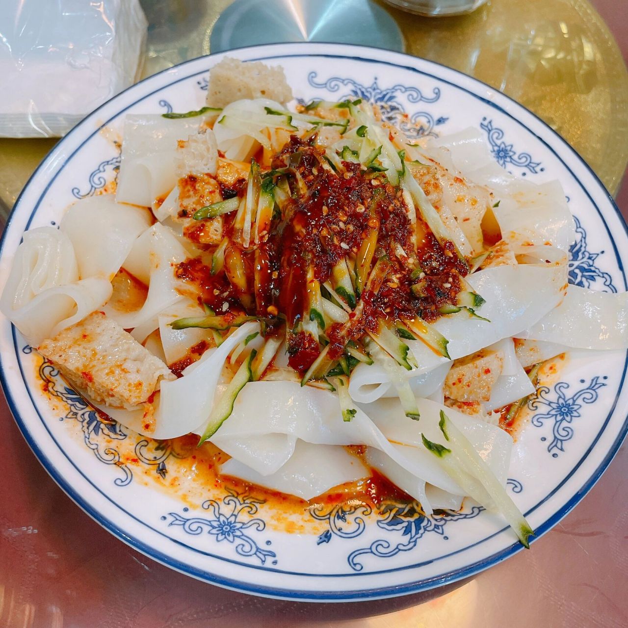 敦煌的驴肉黄面是当地最有特色的小吃.