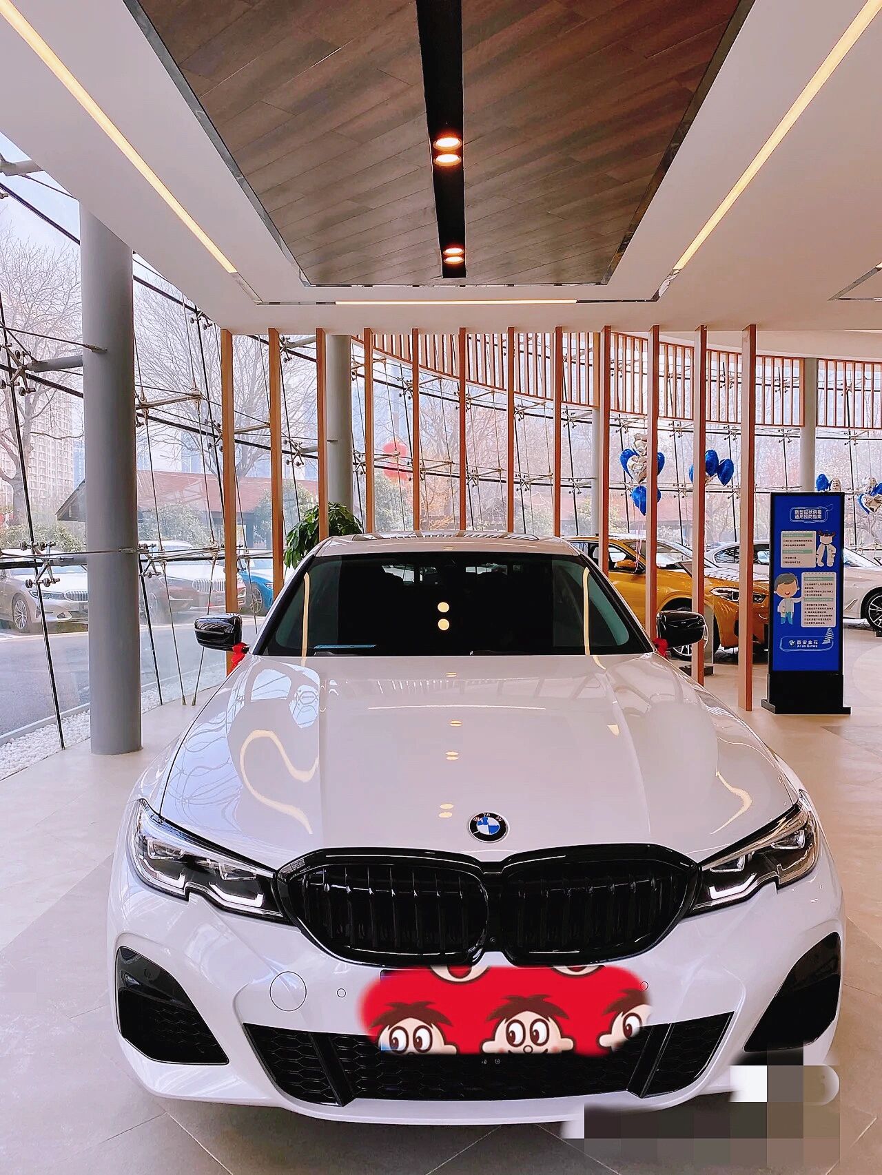 宝马3系325li耀夜白色 22款 不要新3系的抓紧入 外白内火山红🌋一台