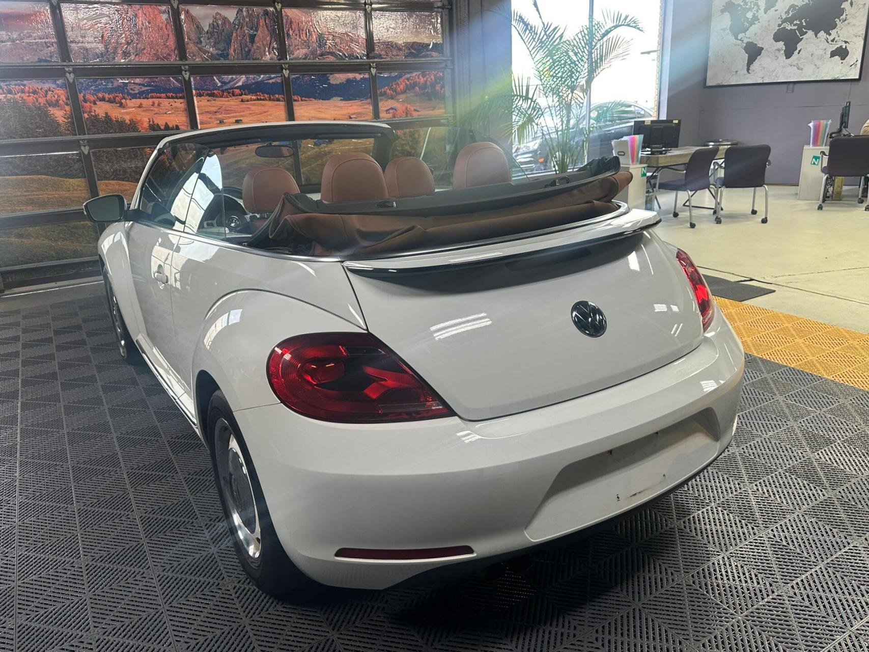 2016 beetle 敞篷甲壳虫 低公里 无事故 本地车 无事故 只有6万km