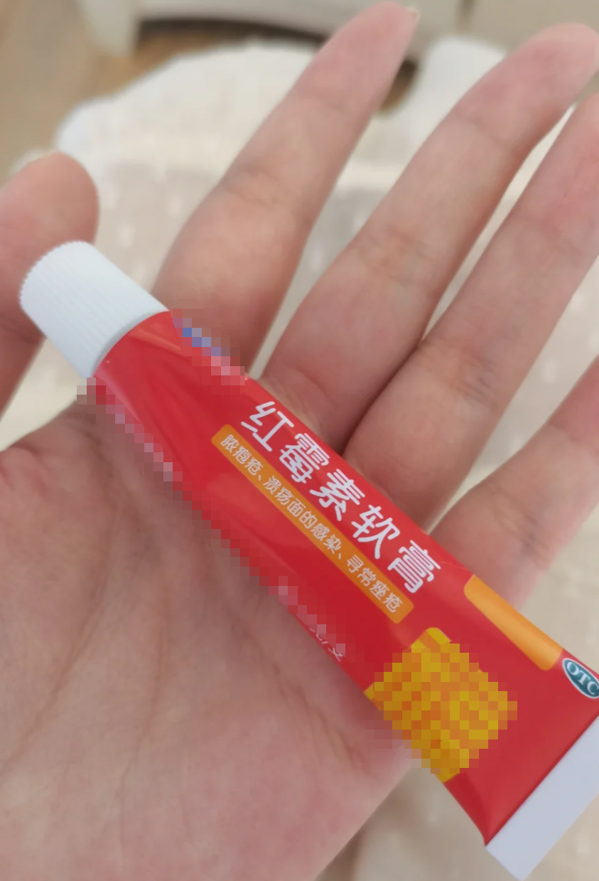 这种情况会出现红色小疙瘩,摸