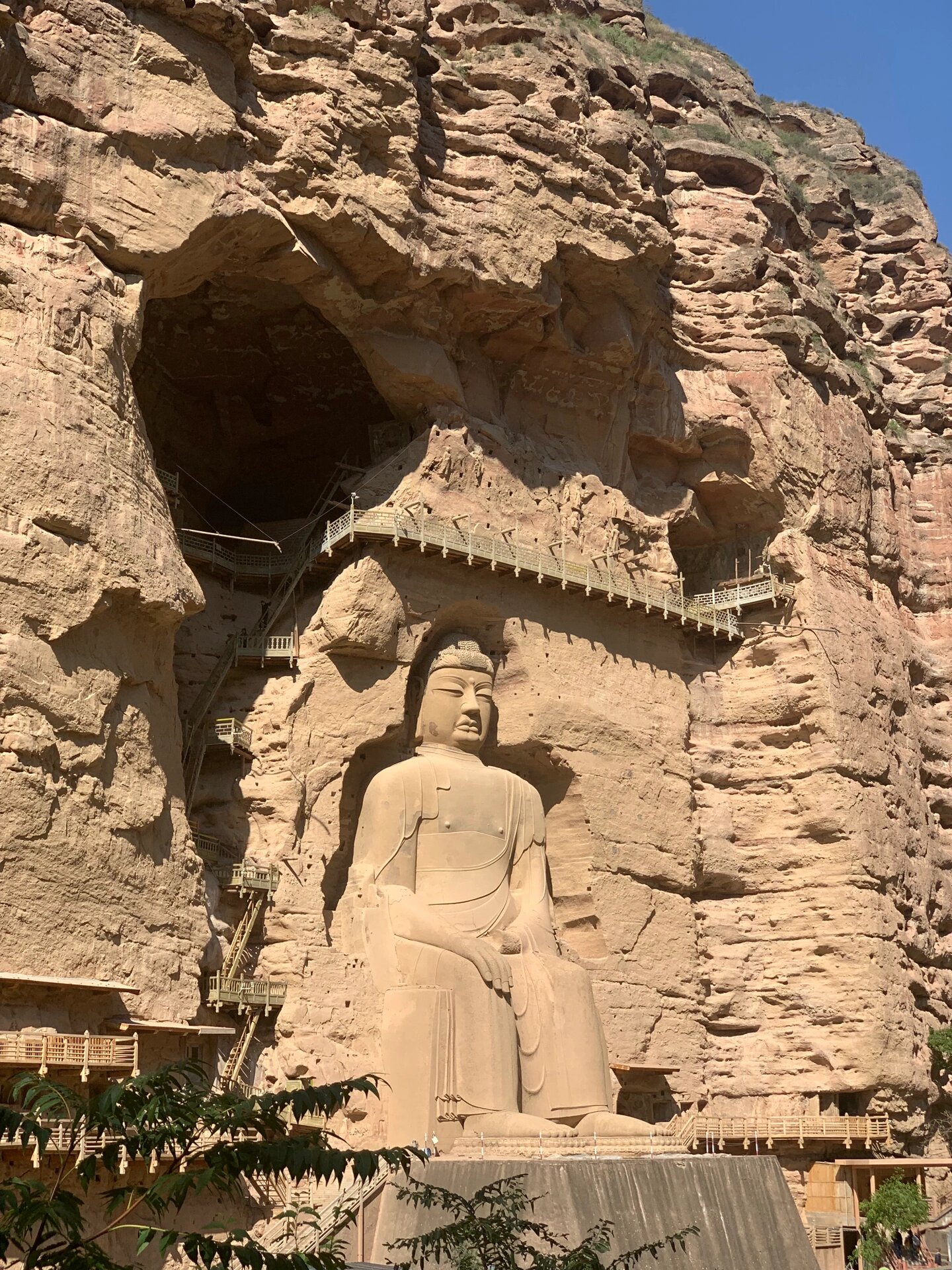 炳灵寺石窟 普通门票的普通窟很快就看完了,最具有观赏性的169/172窟