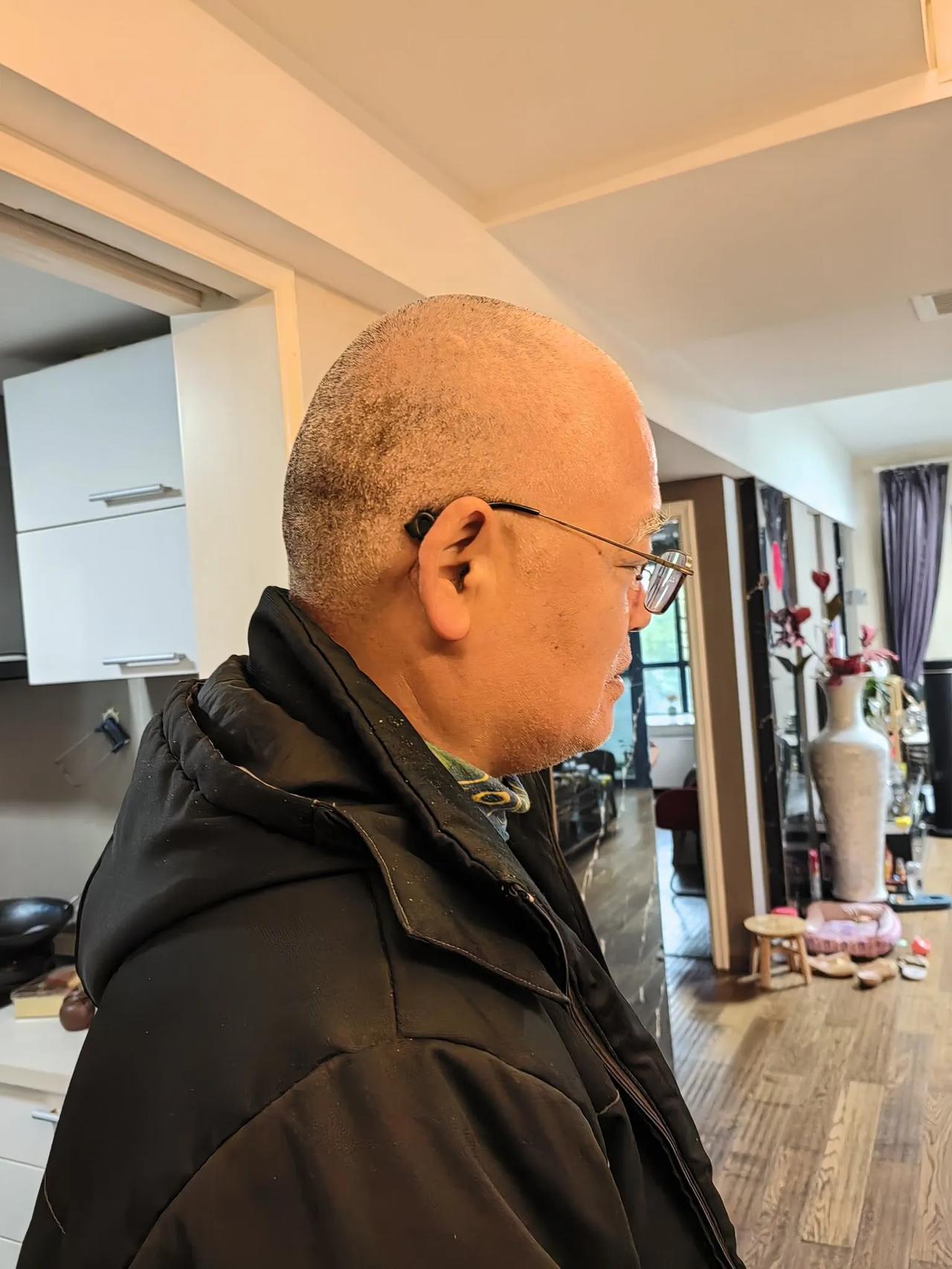 剃了个青皮,迎接新年喽! 年纪大了,你是不是头发也越留越短了呢?