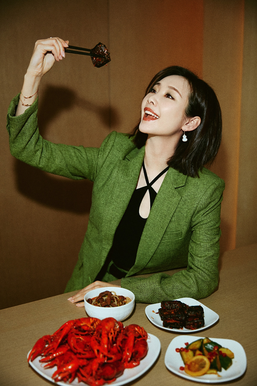 李纯短发俏皮可爱写真图集