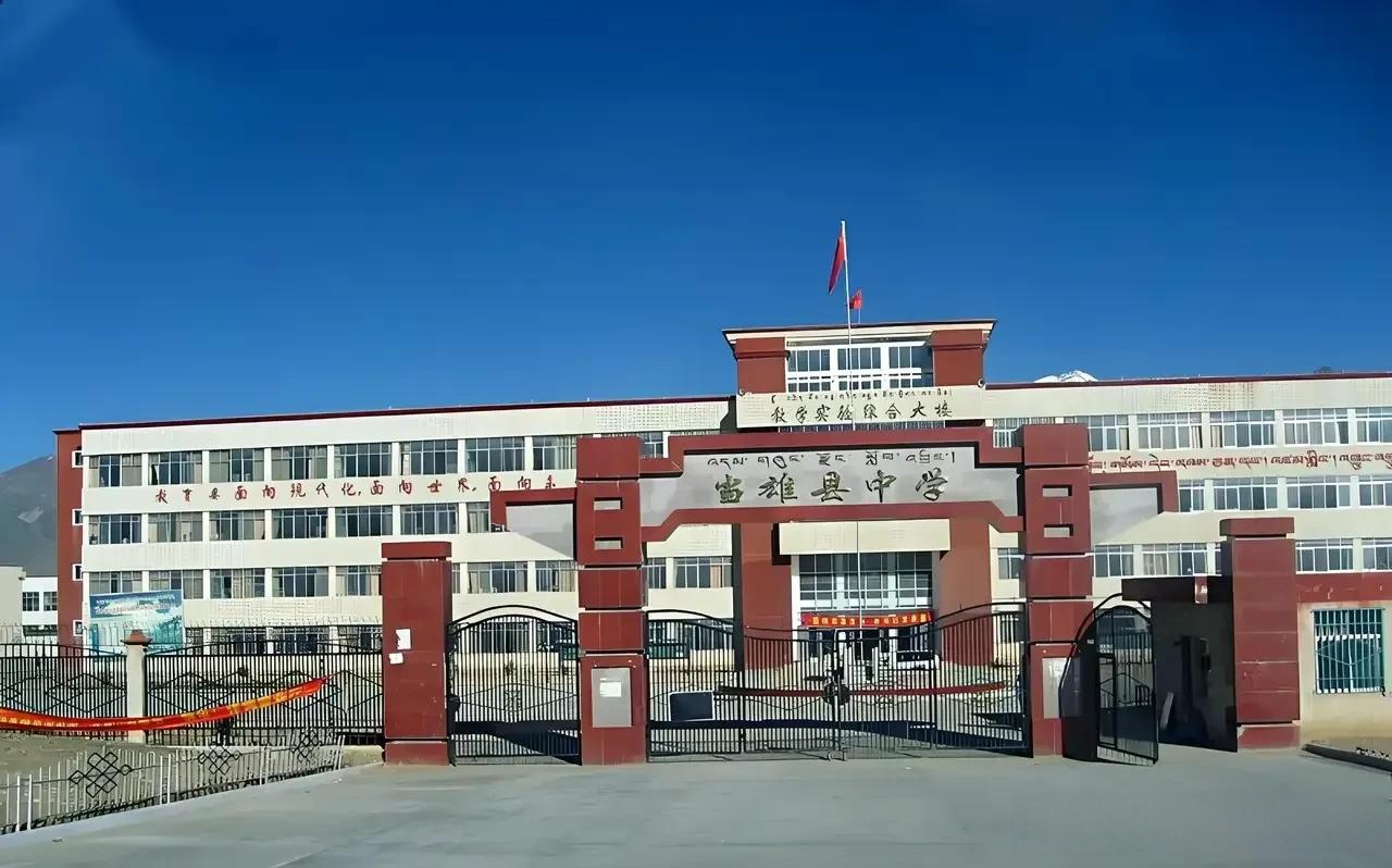 这学期开学,我们县城由于城镇化加快的原因,乡村里面的学生纷纷涌入