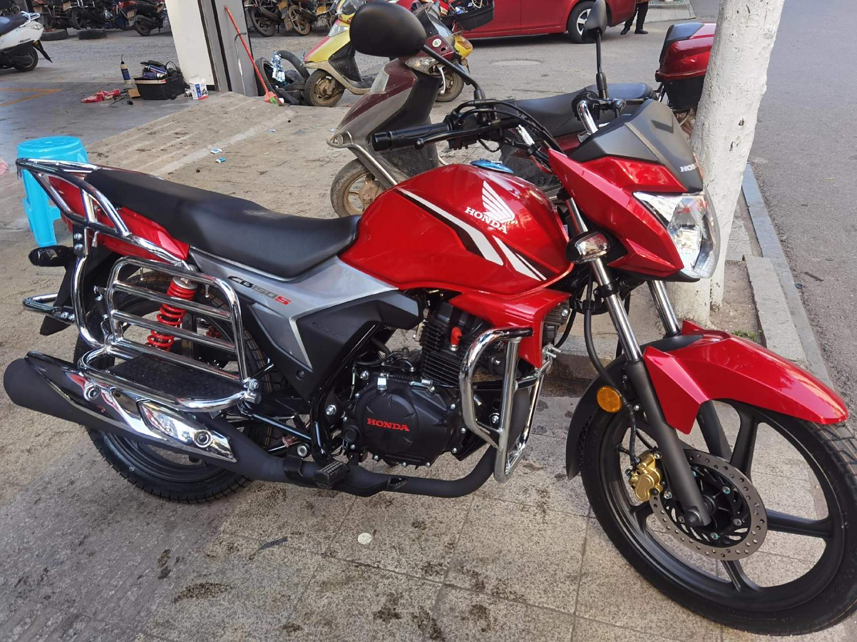 五羊本田三箭齐发  雄帅150  帅影150  朋友们在新的一年里幸福美满