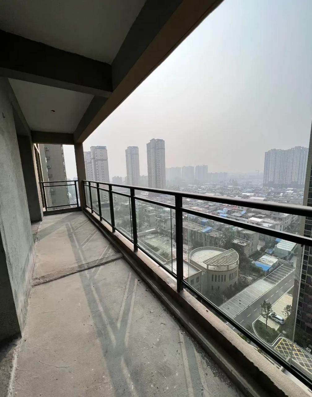 普通人真不该买大阳台[泣不成声] 当初看中了这个七米长的大阳台,所以