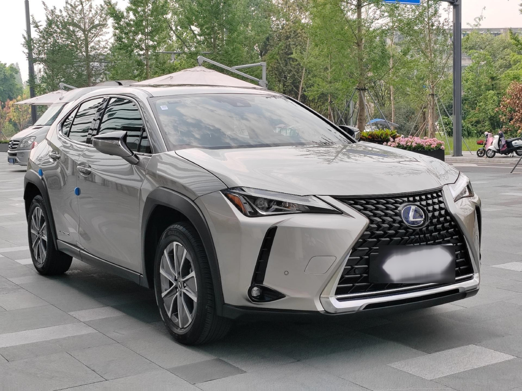 雷克萨斯ux300e/ 纯61悦版 2022年1月 行驶约:2.2万公里 车价:15.