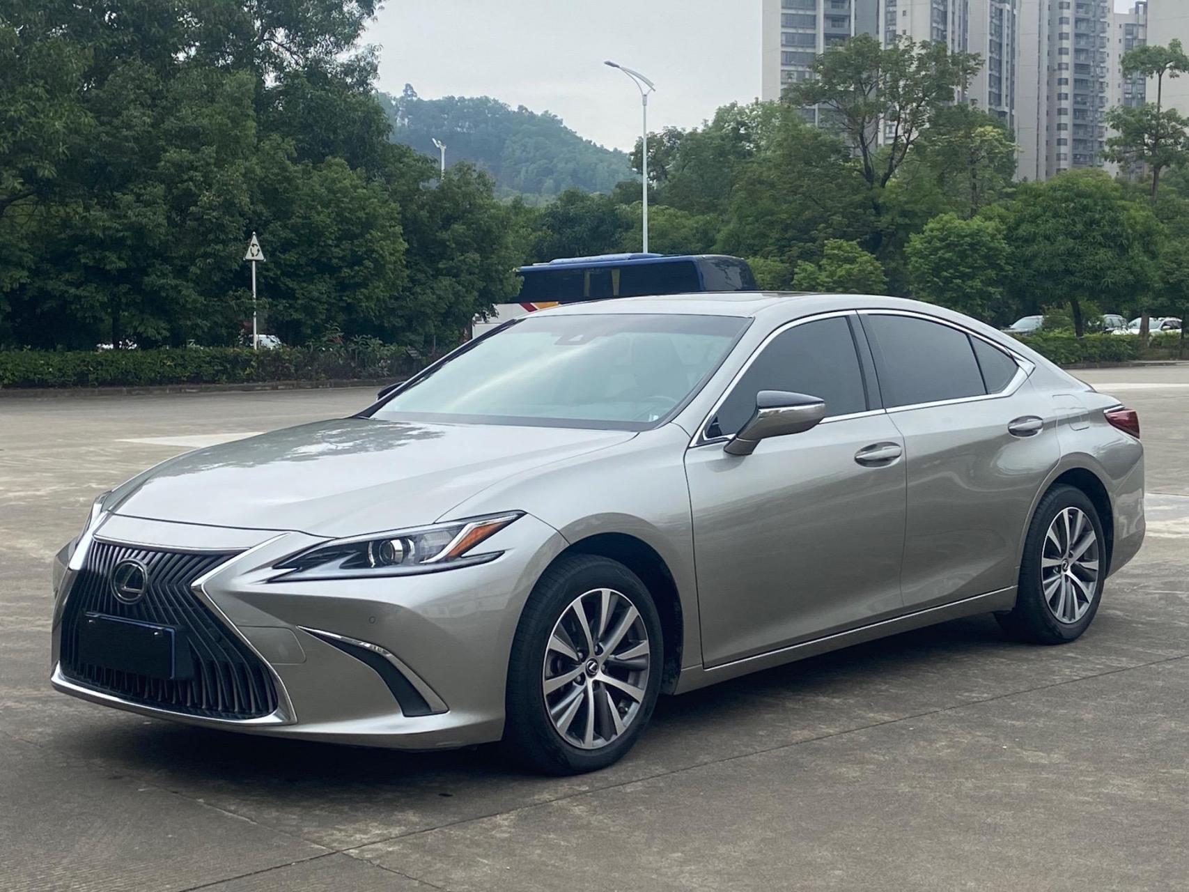 【品牌车型】2021款 雷克萨斯es200  卓越版【行驶里程】5.