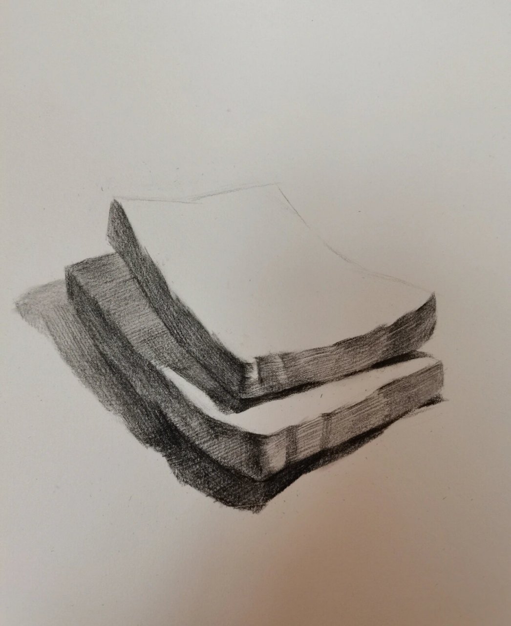 吐司面包素描 1.起出大体轮廓(注意近大远小透视关系) 2.