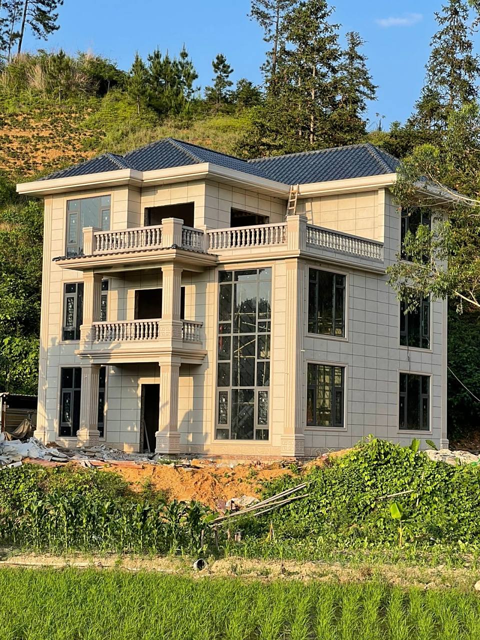 别墅外墙砖铺贴400x800芝麻白颜色