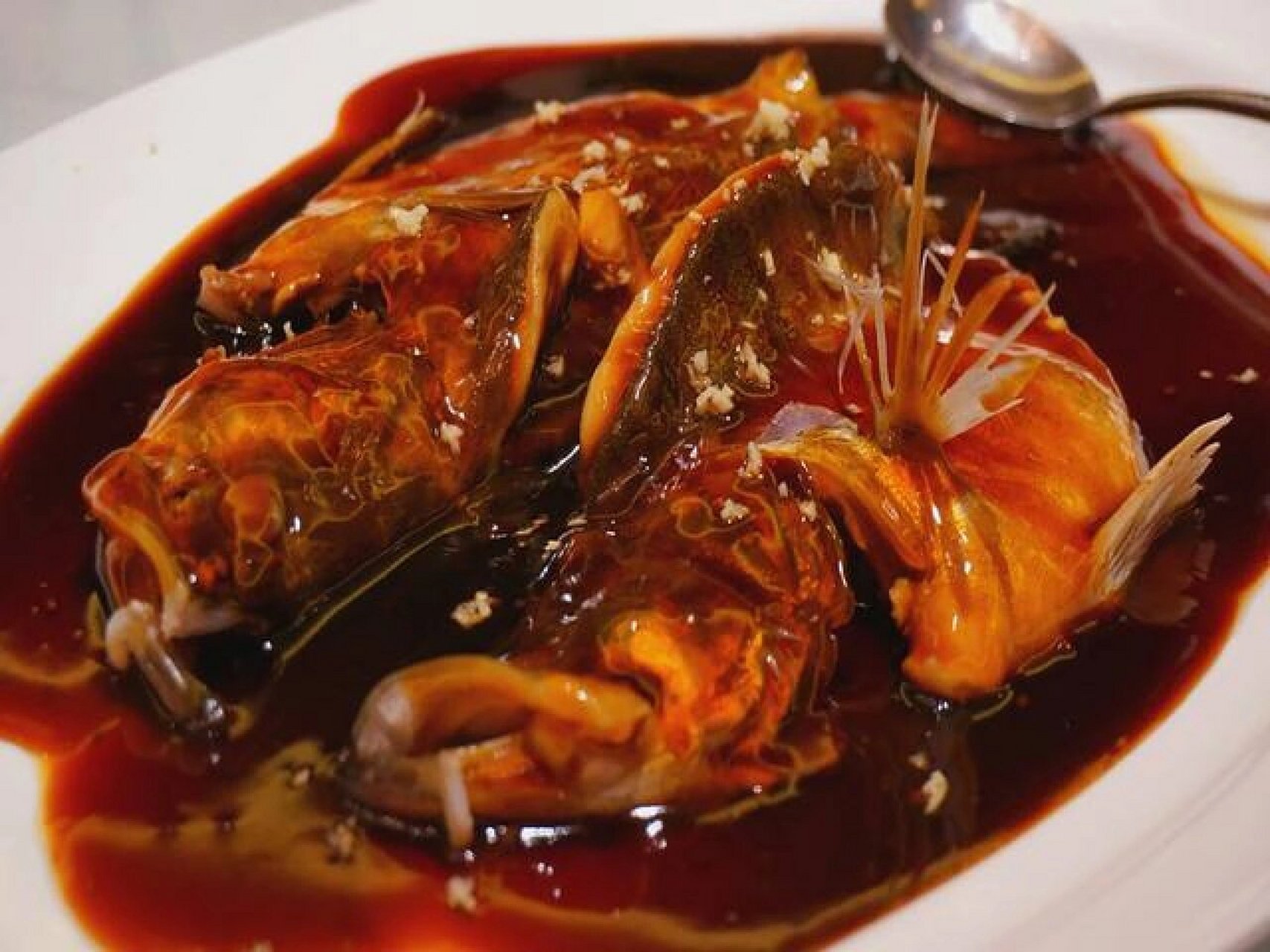 浙菜文化——西湖醋鱼 西湖醋鱼: 西湖醋鱼是杭州名菜中的看家菜,属浙