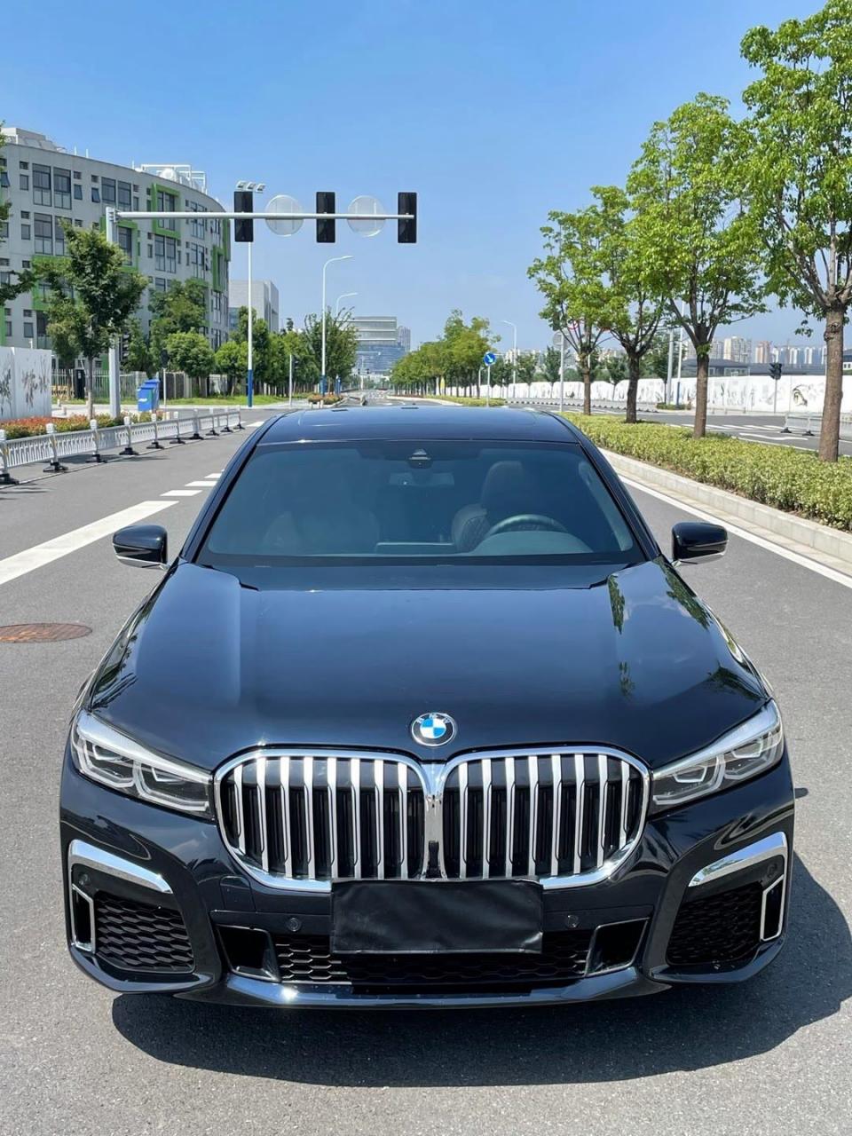 宝马7系 2021款 730li m运动套装  上牌时间:2021年7月 公里数:5.