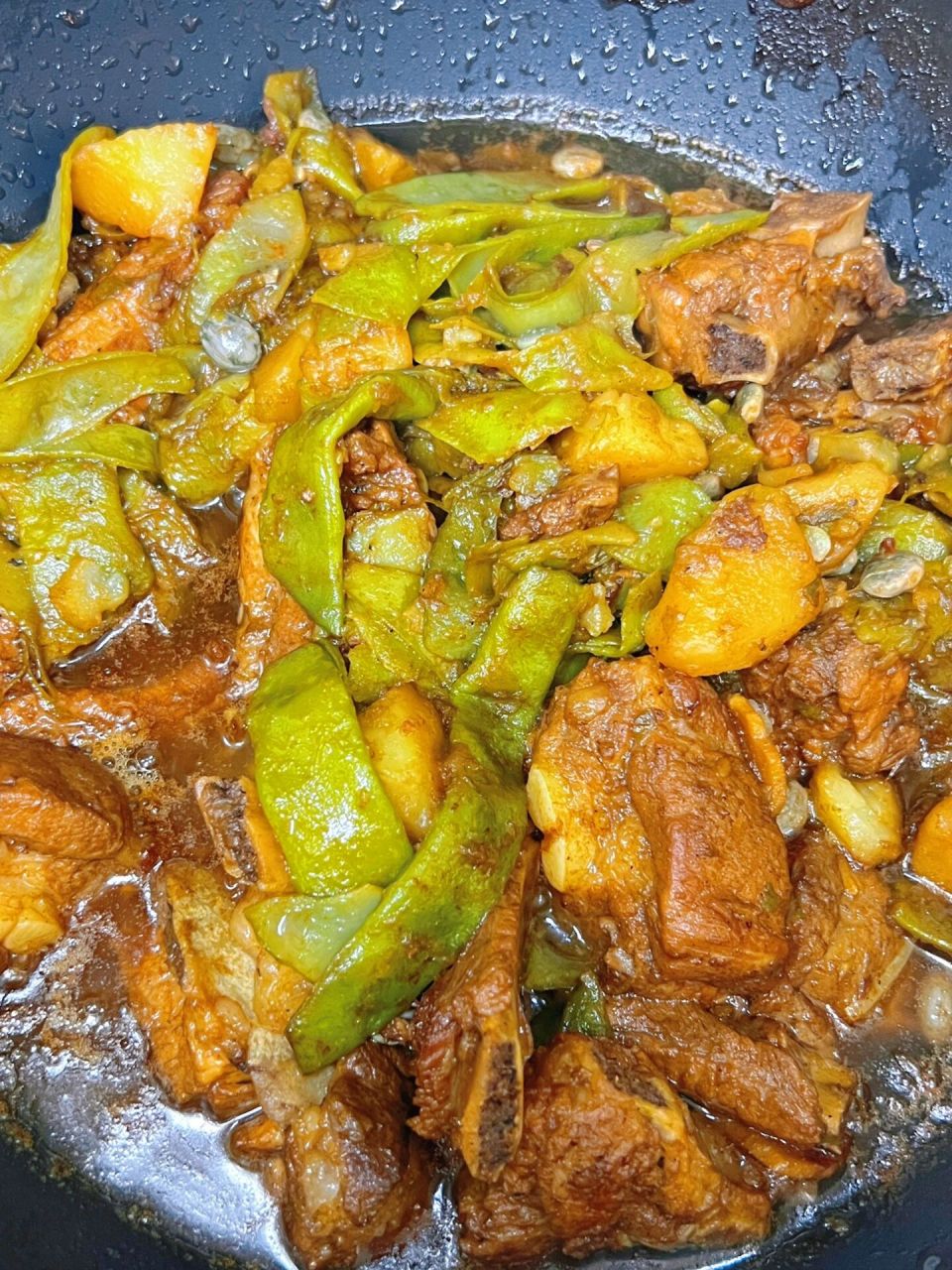 东北铁锅炖之排骨炖豆角97软烂入味太下饭 东北菜扛把子,必须是铁锅