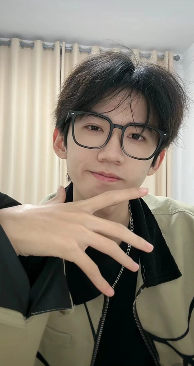 李歪歪真的巨巨巨巨巨帅!929292 今天的李歪歪也好好看