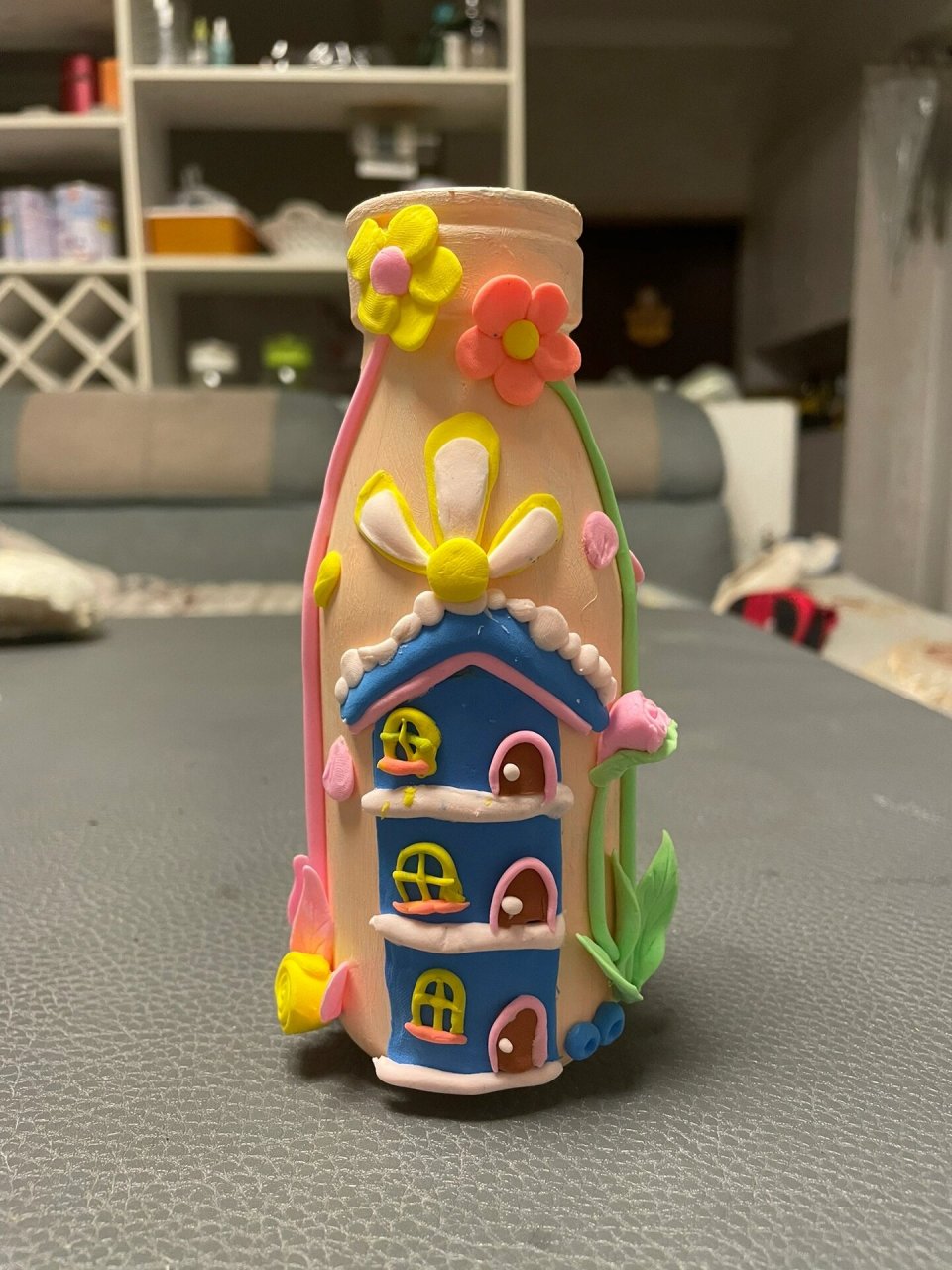 幼儿园手工作业——轻粘土花瓶 好不容易摆脱了幼儿园老师的称号,又