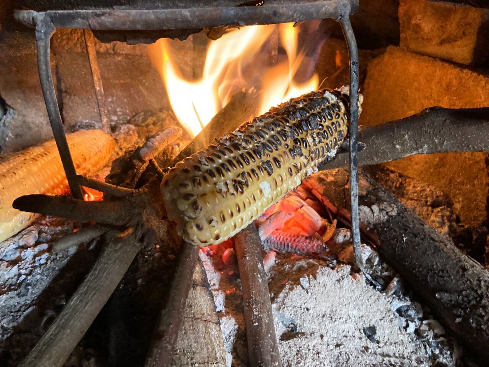 烧包谷99 是不是只有云南人才喜欢这样吃  烧包谷真的太好吃了 香甜