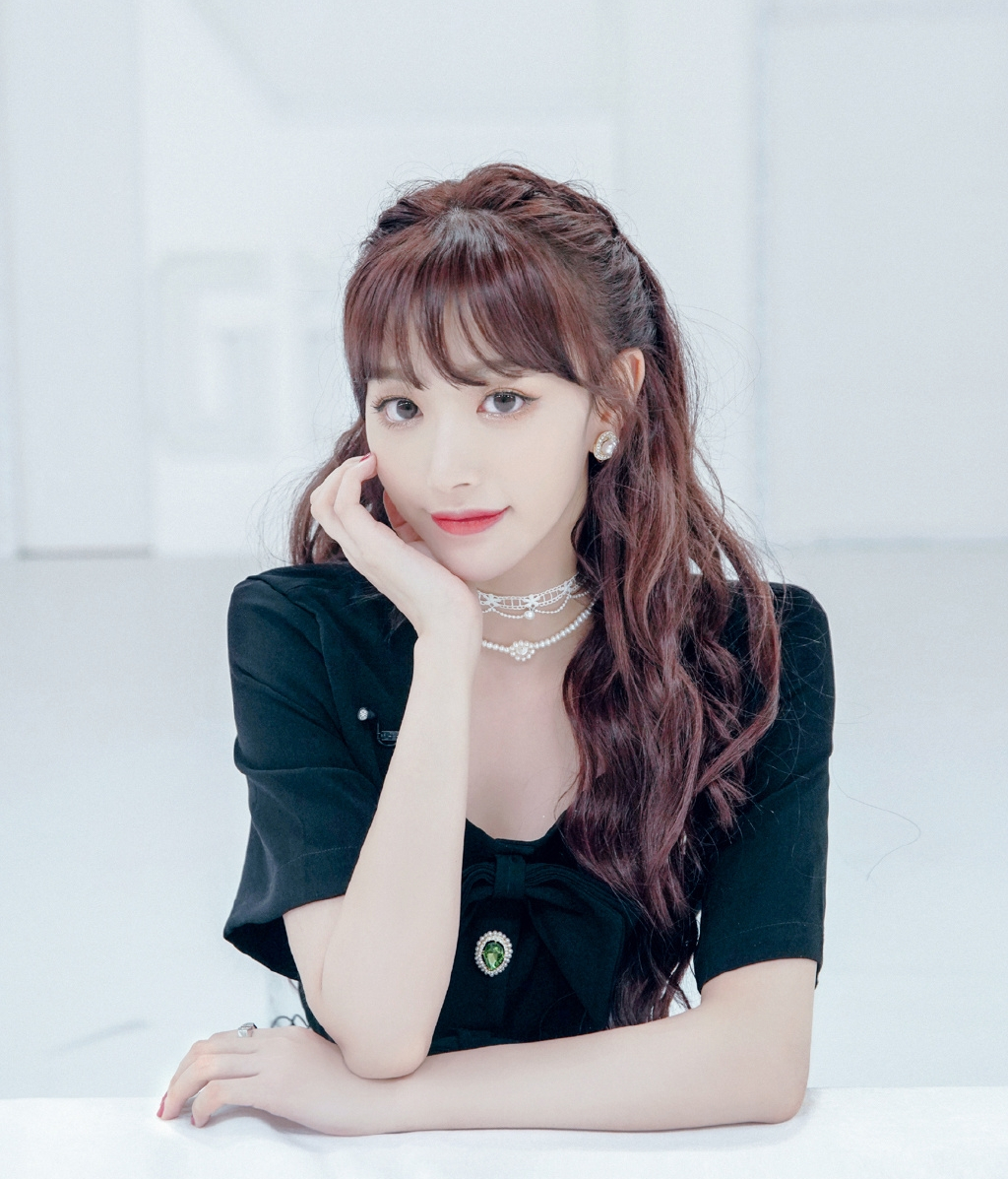 娱乐最前沿# 4月20日,unine组合@unine官号 成