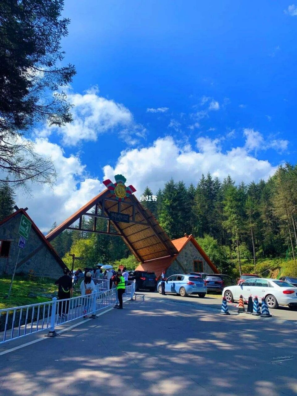 宝兴县神木垒景区 神木垒位于四川宝兴县,距县城约50公里,海拔3000米