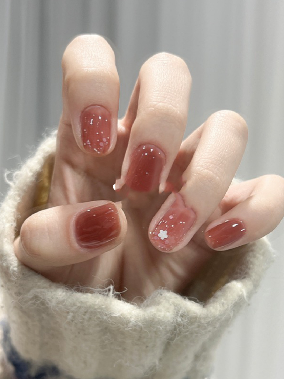 23年最流行显白时尚美甲97涂完闺蜜追着要 hello ,这里是你们的挖宝