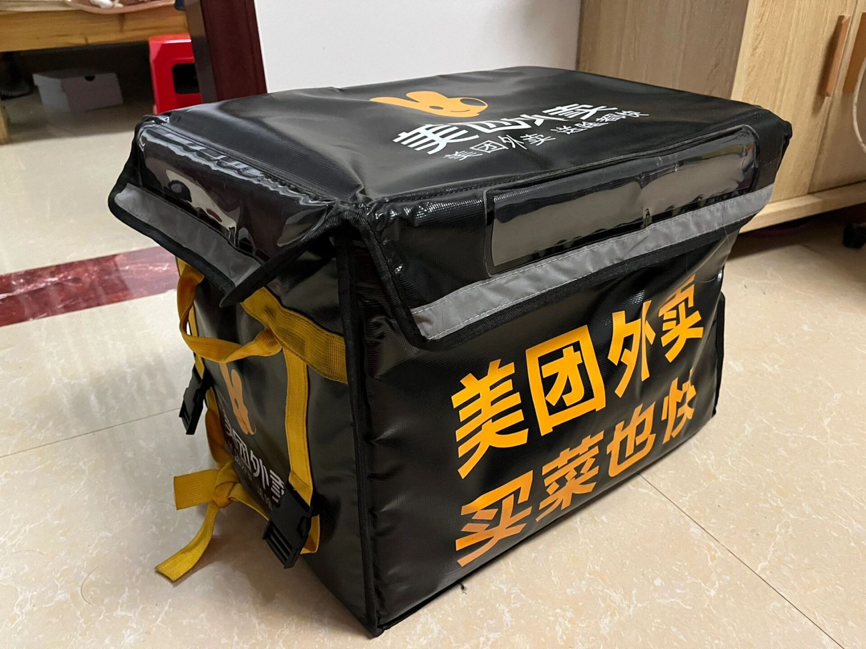 9成新超优惠美团外卖箱 ,由于电车原因,没有办法继续配送,现出美团箱