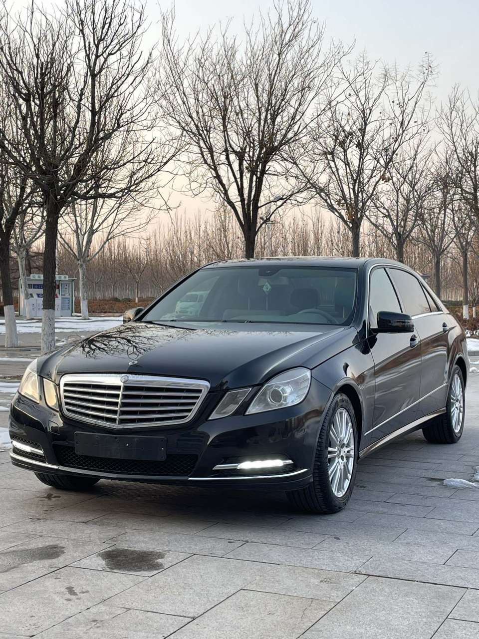 新到:2013年7月奔驰e260 l cgi优雅型,新车指导报价43.8万,1.