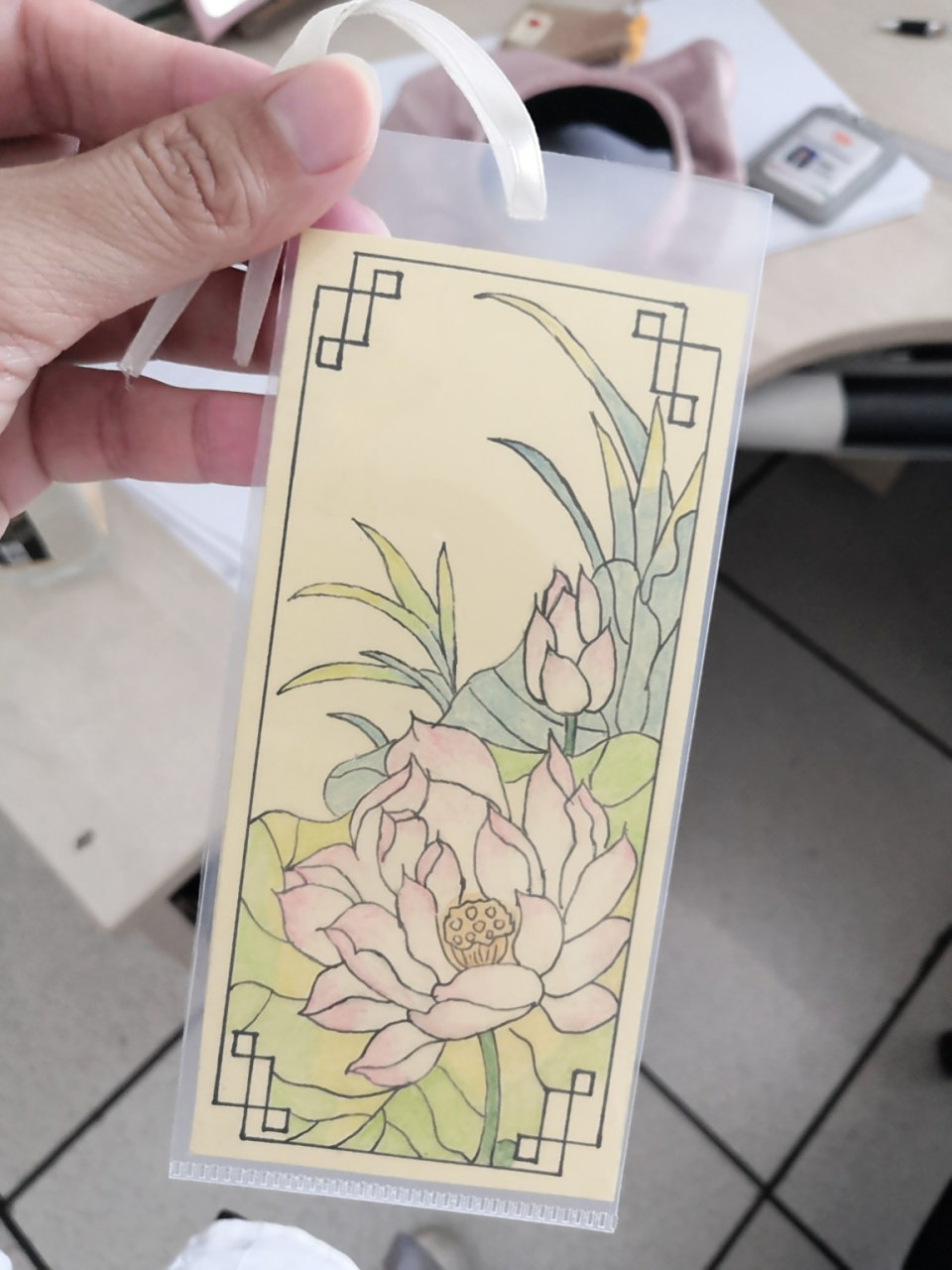 关于我用边角料做的廉洁作品(书签) ①崽子手工剩的卡纸边角料 ②铅笔