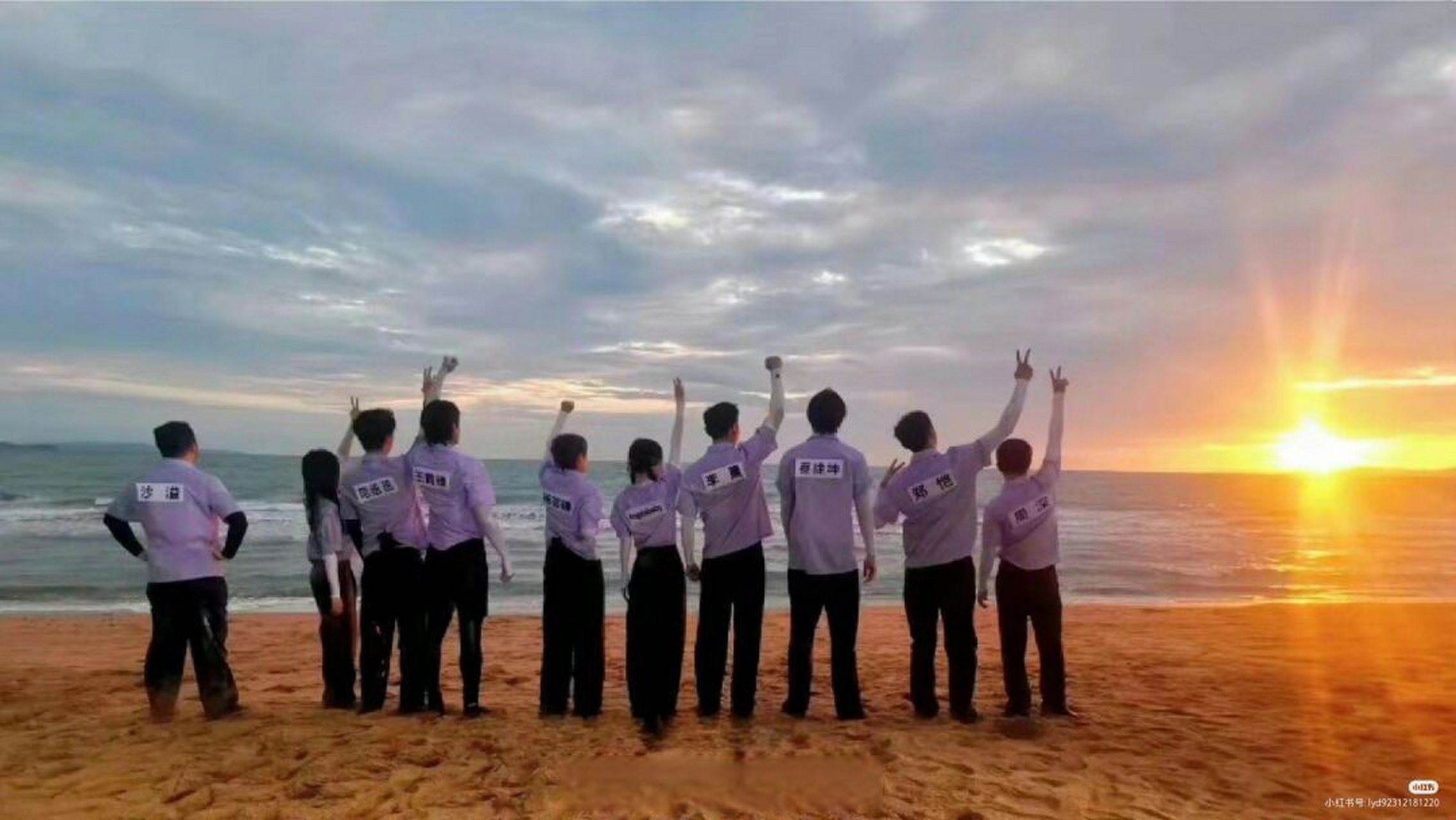 时间过得好快,奔跑吧第11季都收官了,落日背影照好戳人啊,可惜宋雨琦