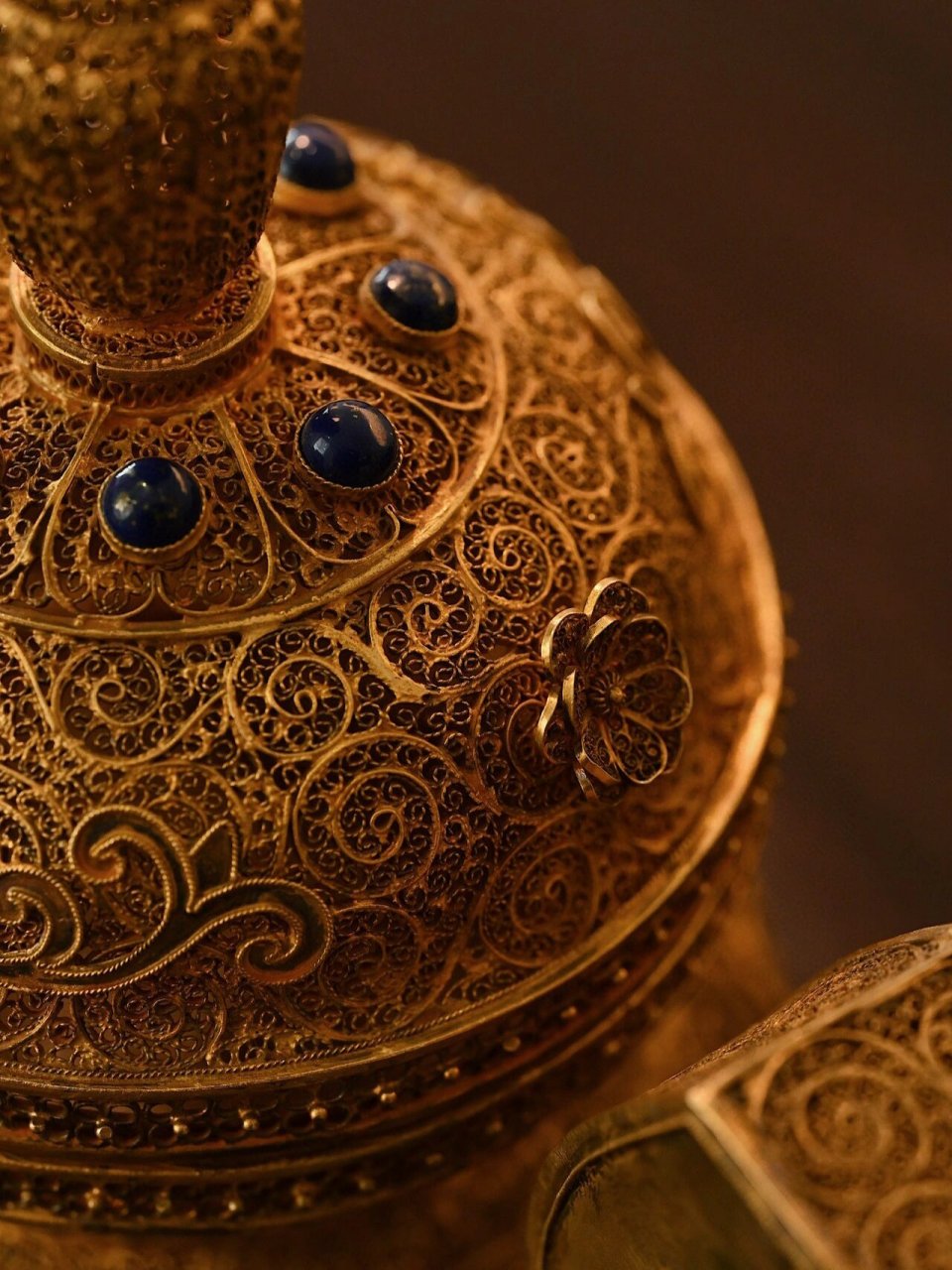 银鎏金x掐丝"有凤来仪"香炉 炉作朝冠耳三足式,线条弯折有度,极具美感