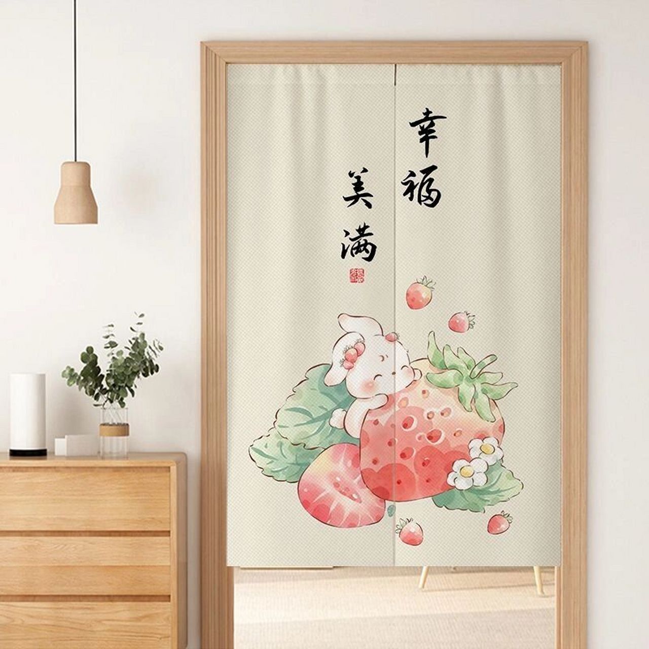 ✨ 🚪💫 门帘选用柔软的丝绸面料,细腻光滑,仿佛触摸到了丝绸