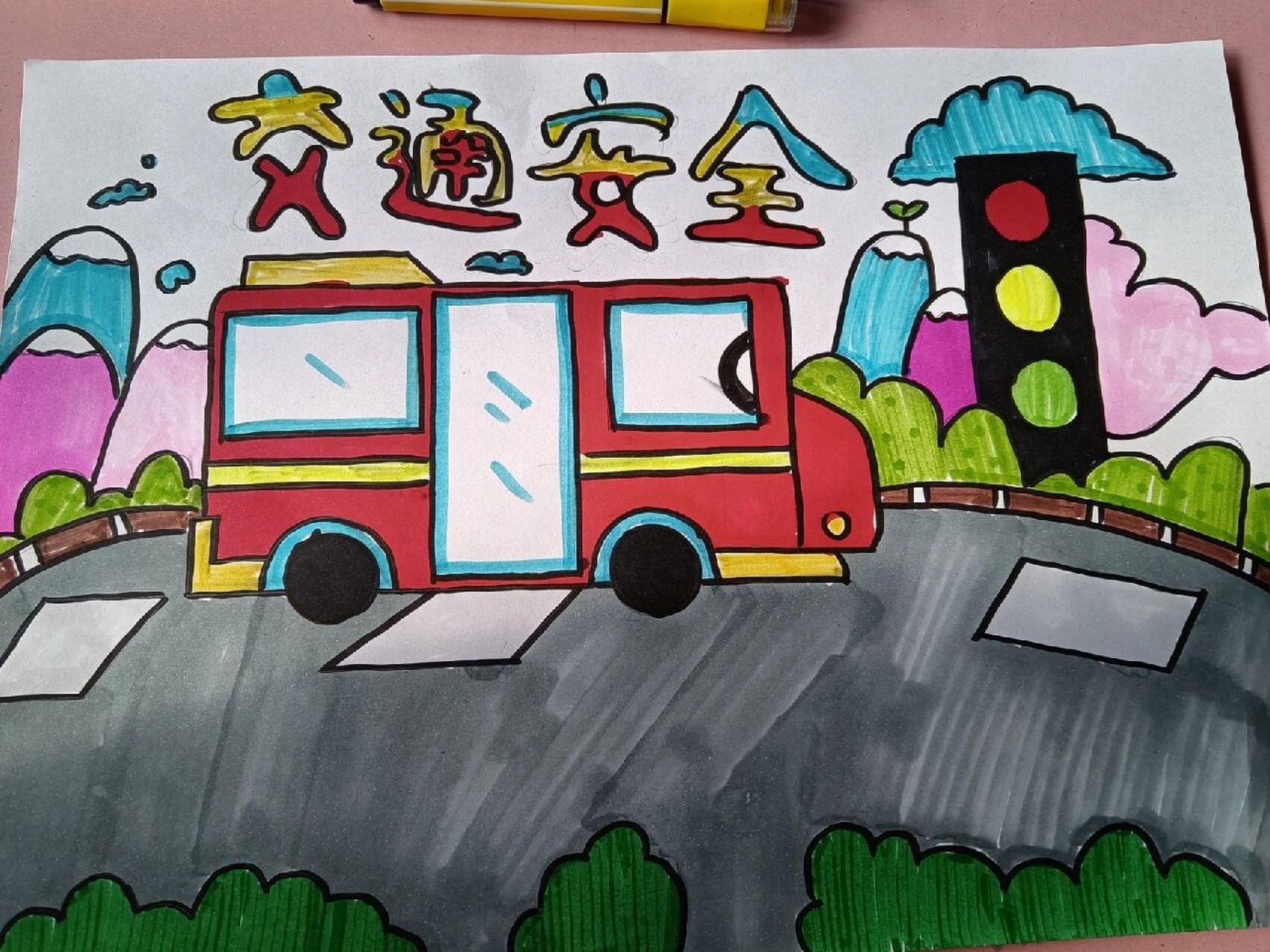 交通安全为主题的绘画图片