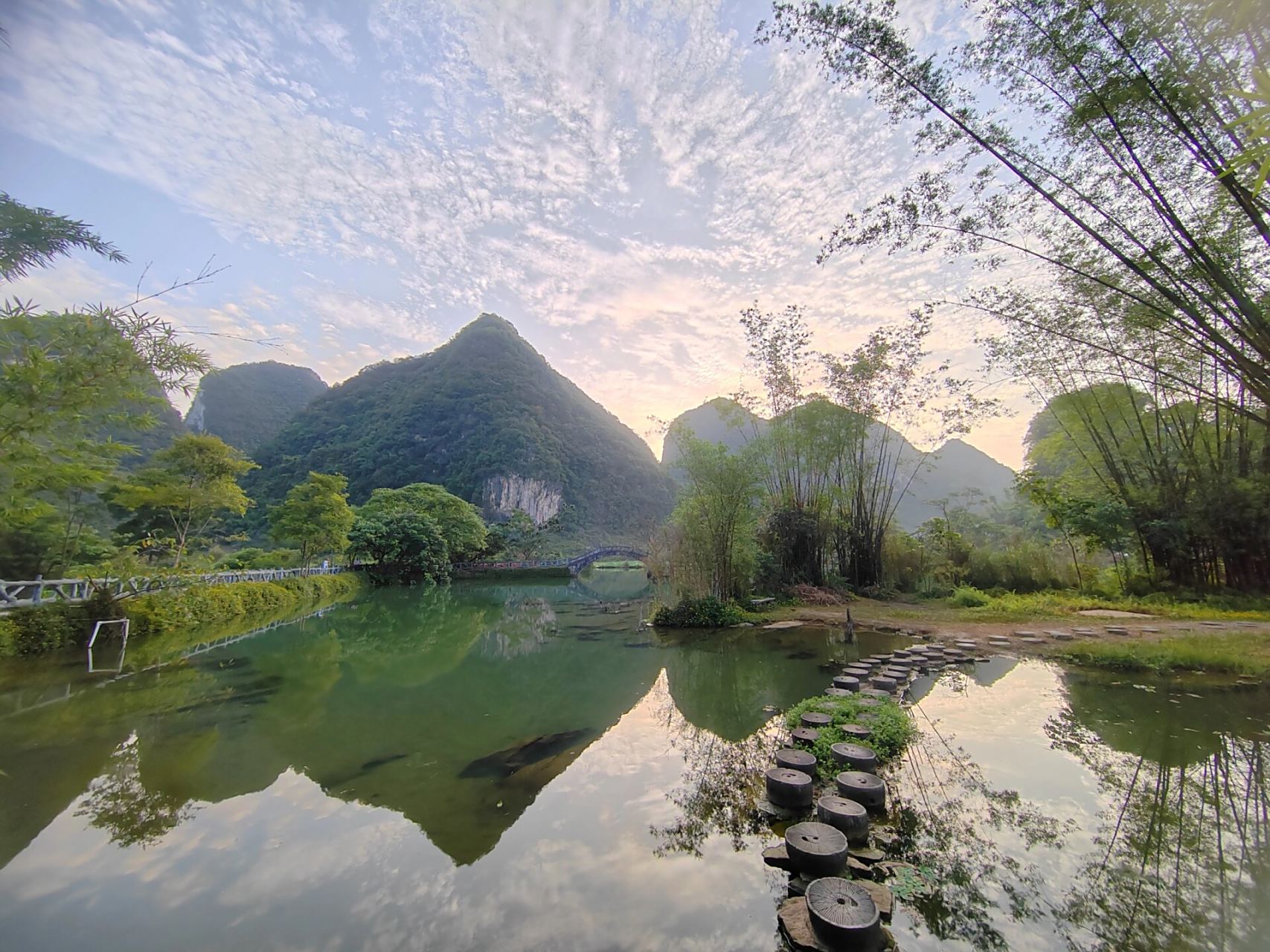 广西旅游之靖西鹅泉传说         	 百色靖西周边的小村里,有一汪清澈