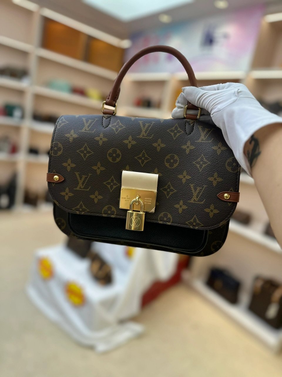 锁头邮差包vaugirard lv lv 秀款的一支vaugirard 可手拎 可侧背 可斜