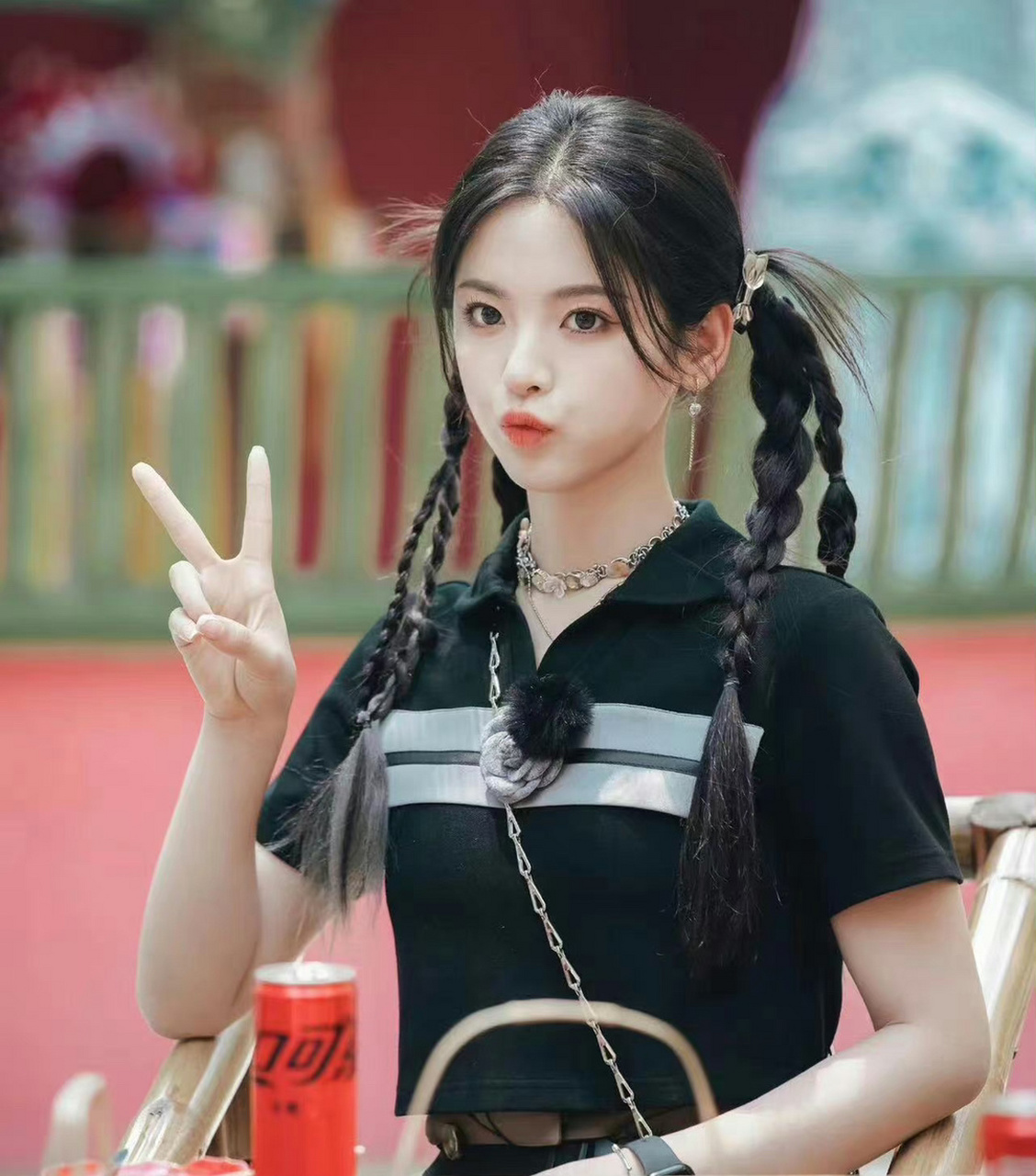 美颜相机里的杨迪杨超越#    哈哈哈把美女都拍成大白馒头了,真美女