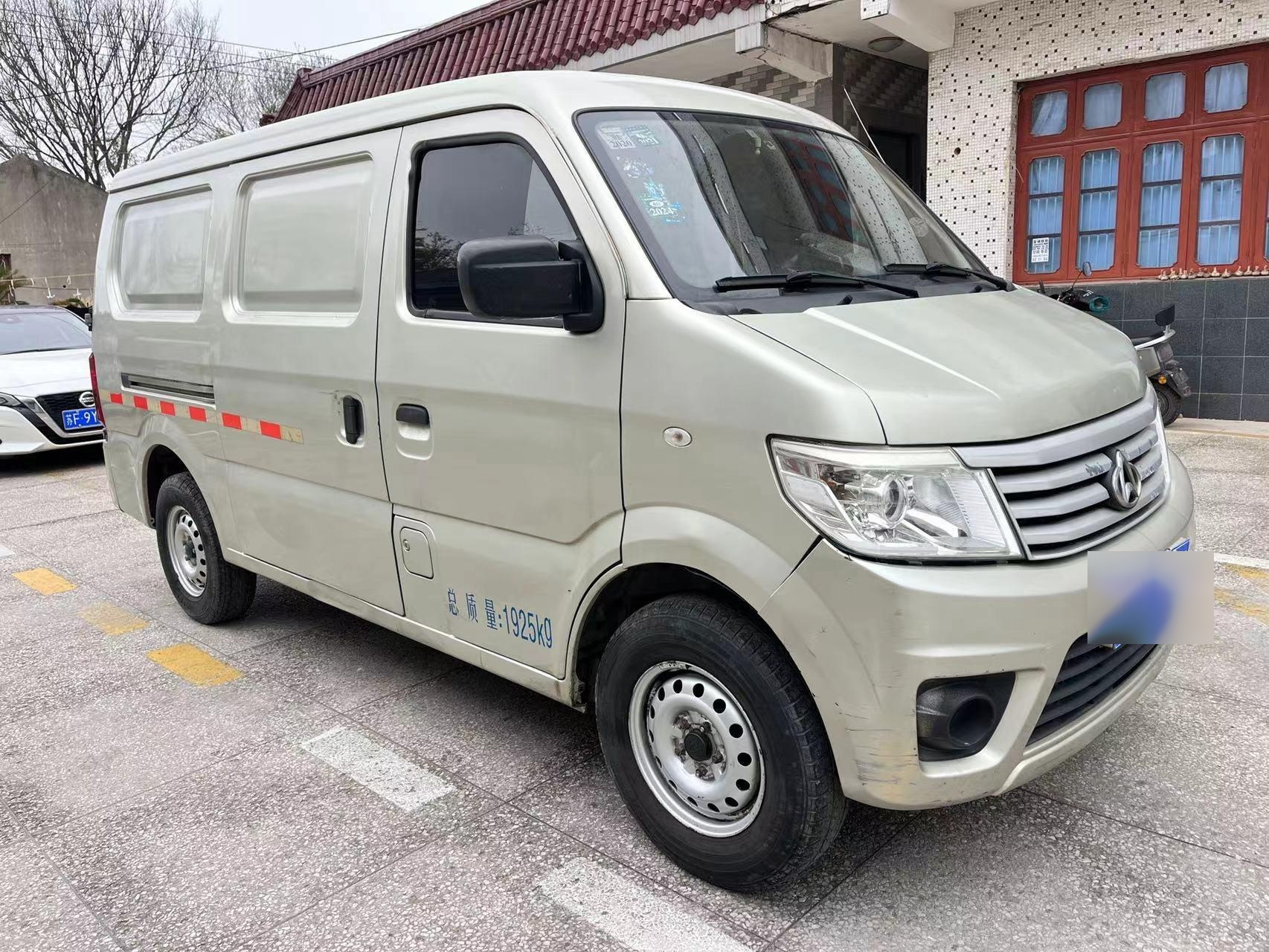 2016长安之星9 封闭式箱货面包车 1.