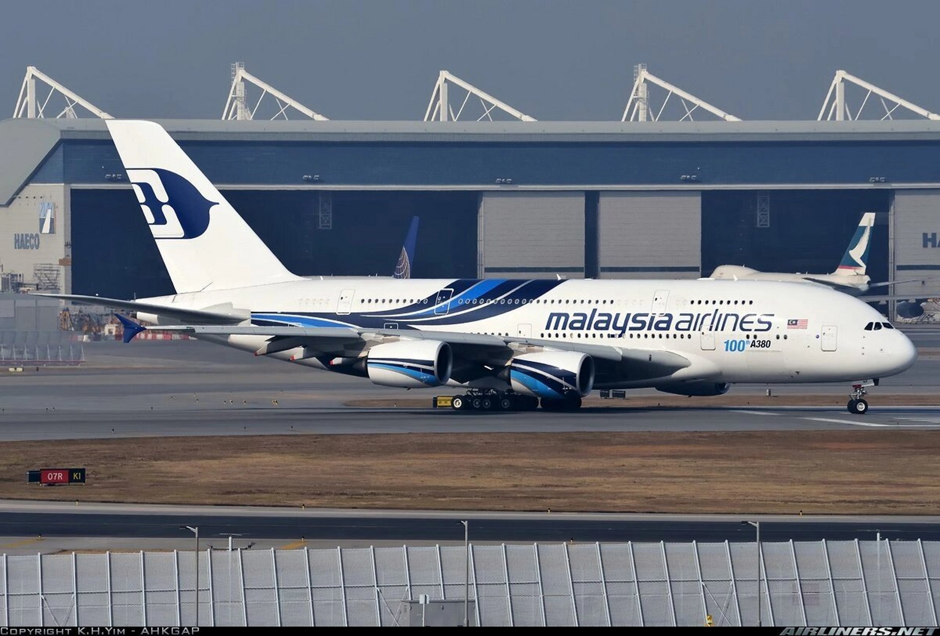 m-mnf是全球第100架生产下线的a380;p7至p10是马来西亚航空a380-841的