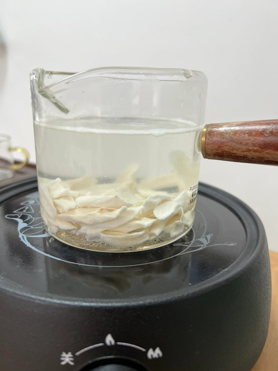 怀山药干煎煮方法 取20克-30克干山药片 水冲洗干净大火烧开 小火煎煮