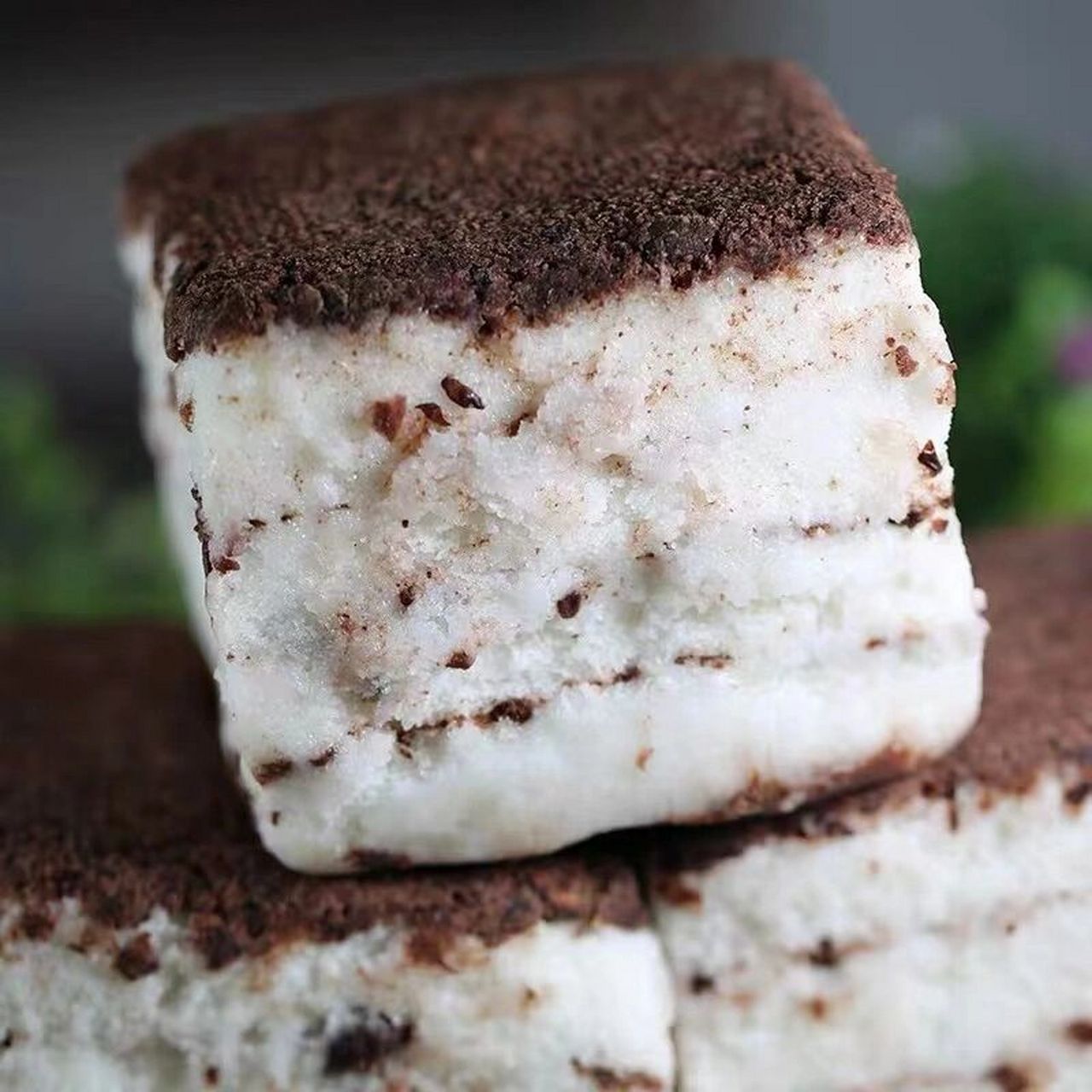 延边朝鲜族米糕 朝鲜族经常制作一种小方块米糕(也称打糕),最常见的一